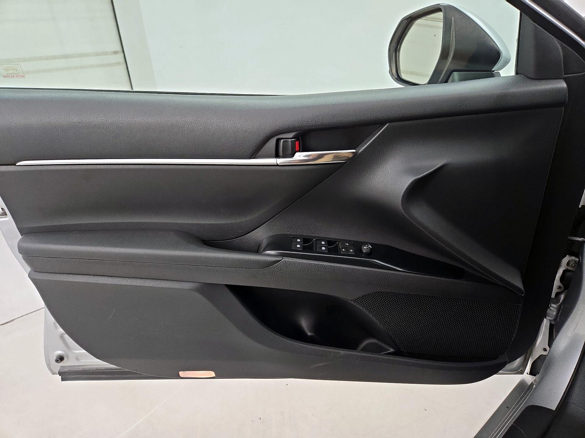 Thumbnail: 2018 Toyota Camry - 12