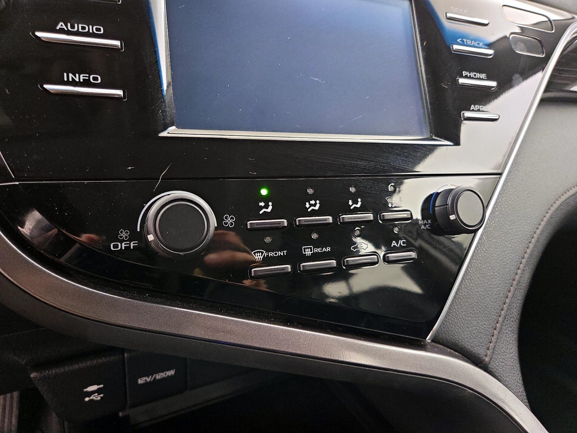 Thumbnail: 2018 Toyota Camry - 16