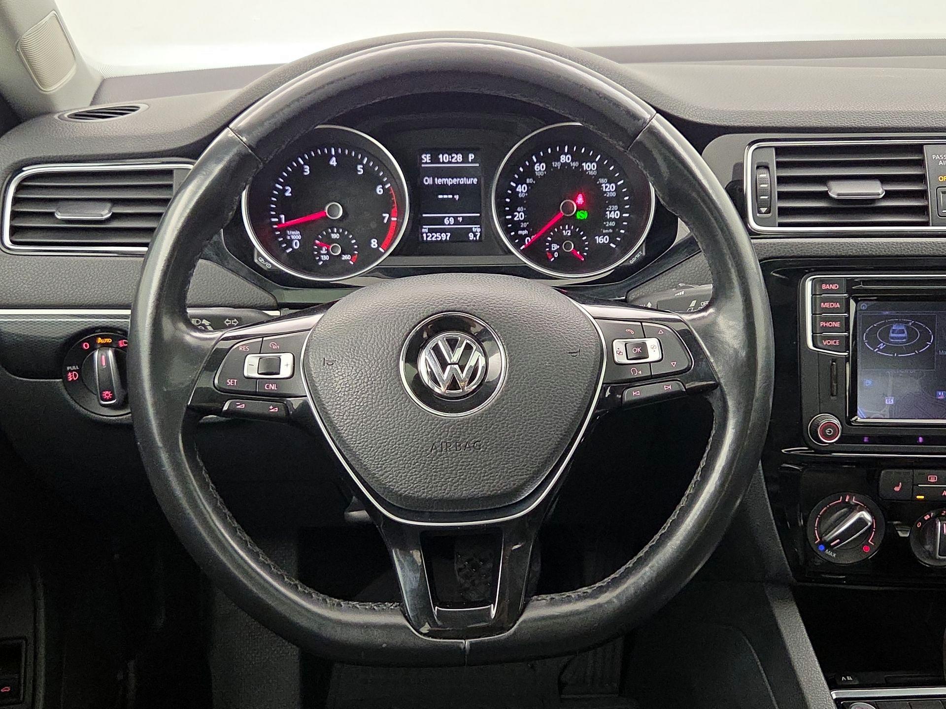 Thumbnail: 2016 Volkswagen Jetta - 10