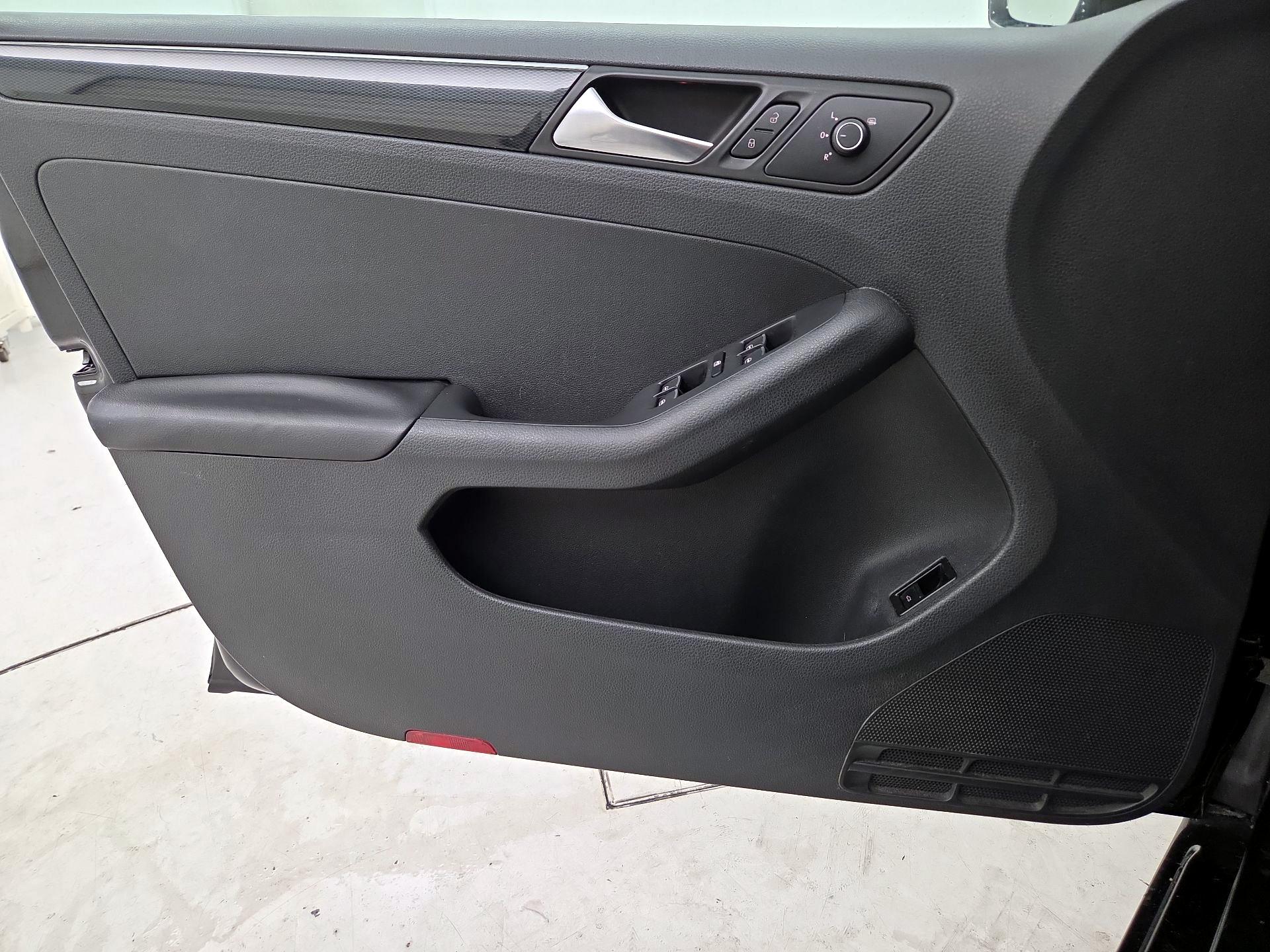 Thumbnail: 2016 Volkswagen Jetta - 12