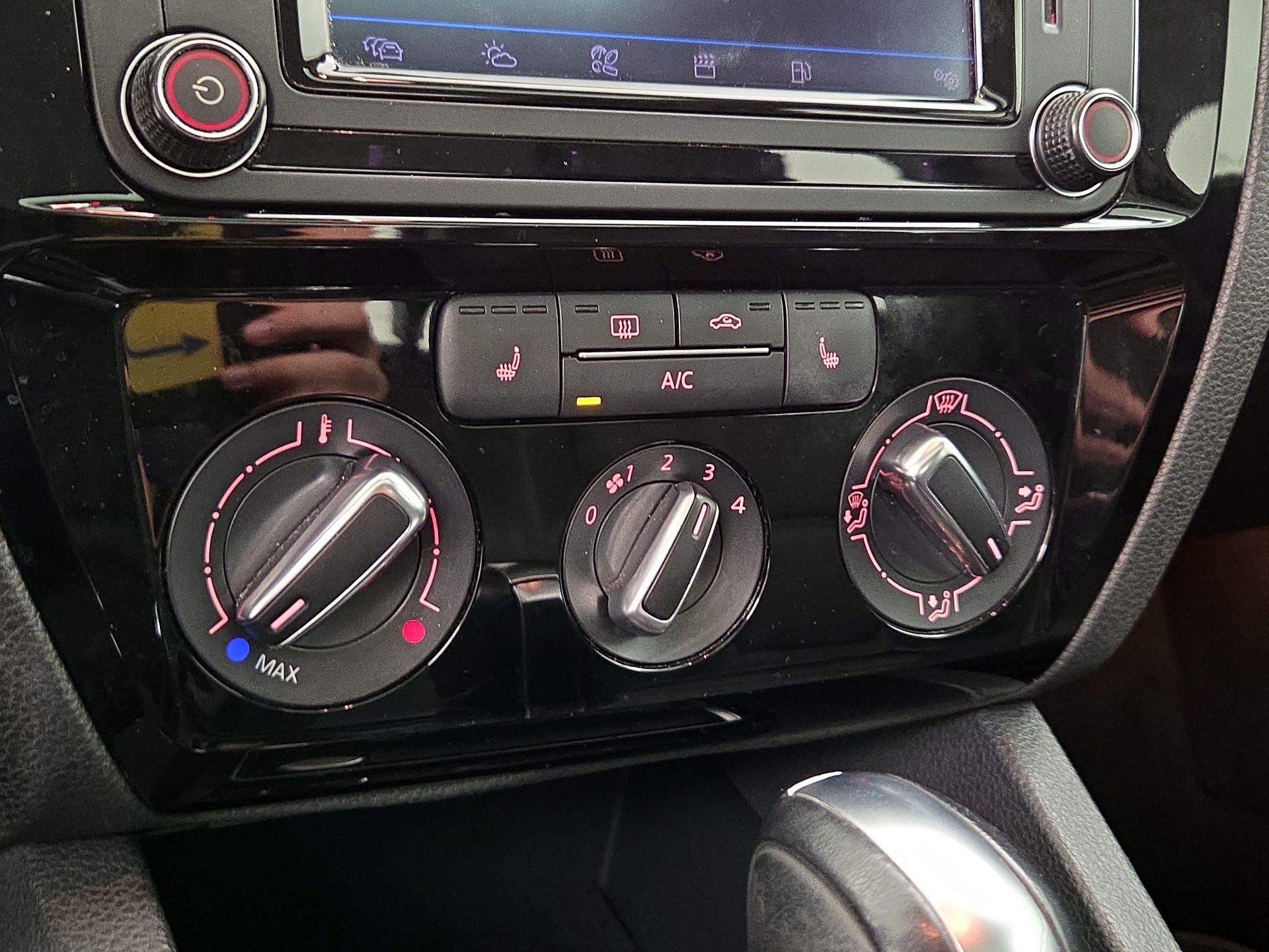 Thumbnail: 2016 Volkswagen Jetta - 17