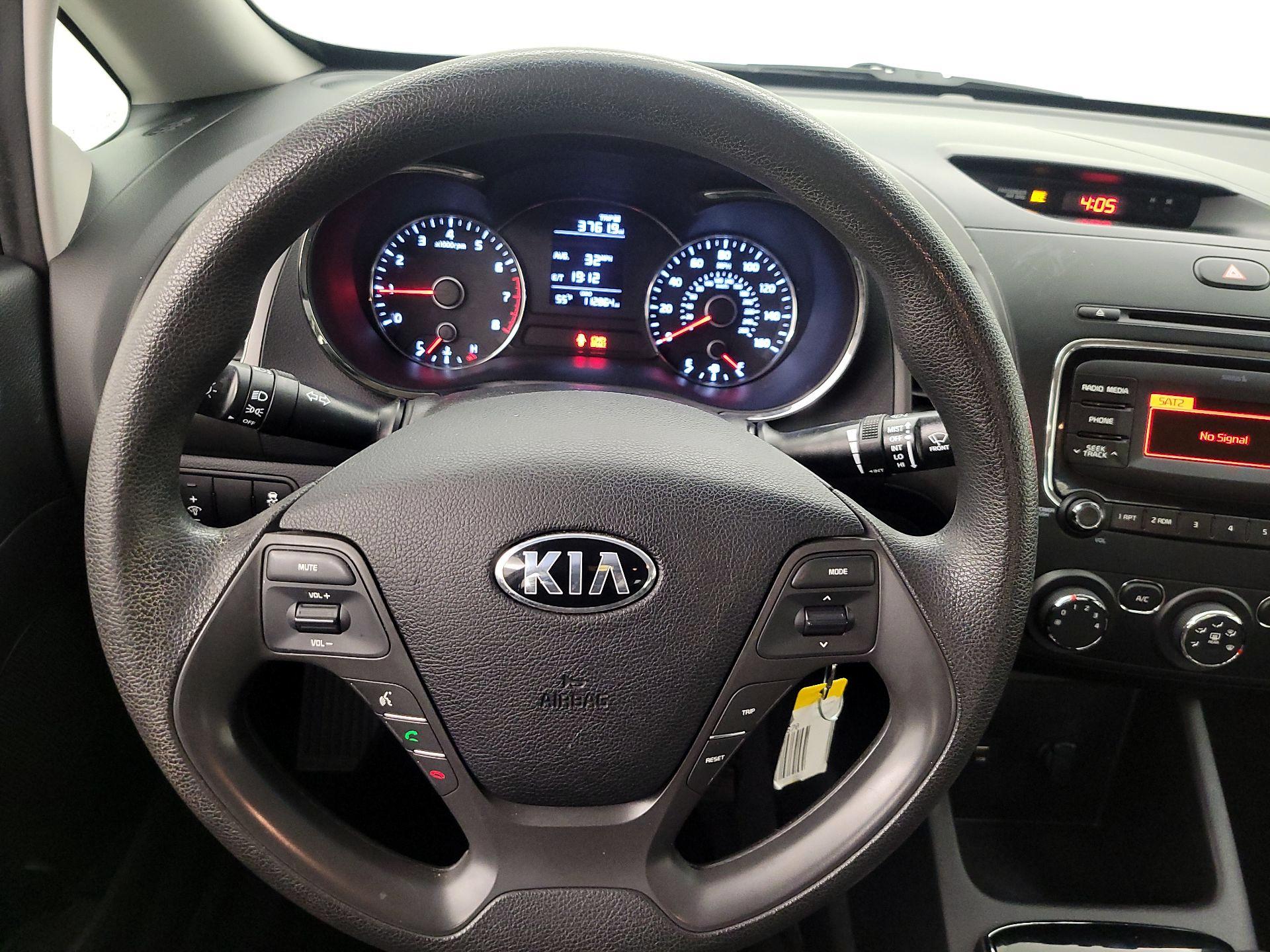 Thumbnail: 2017 Kia Forte - 10