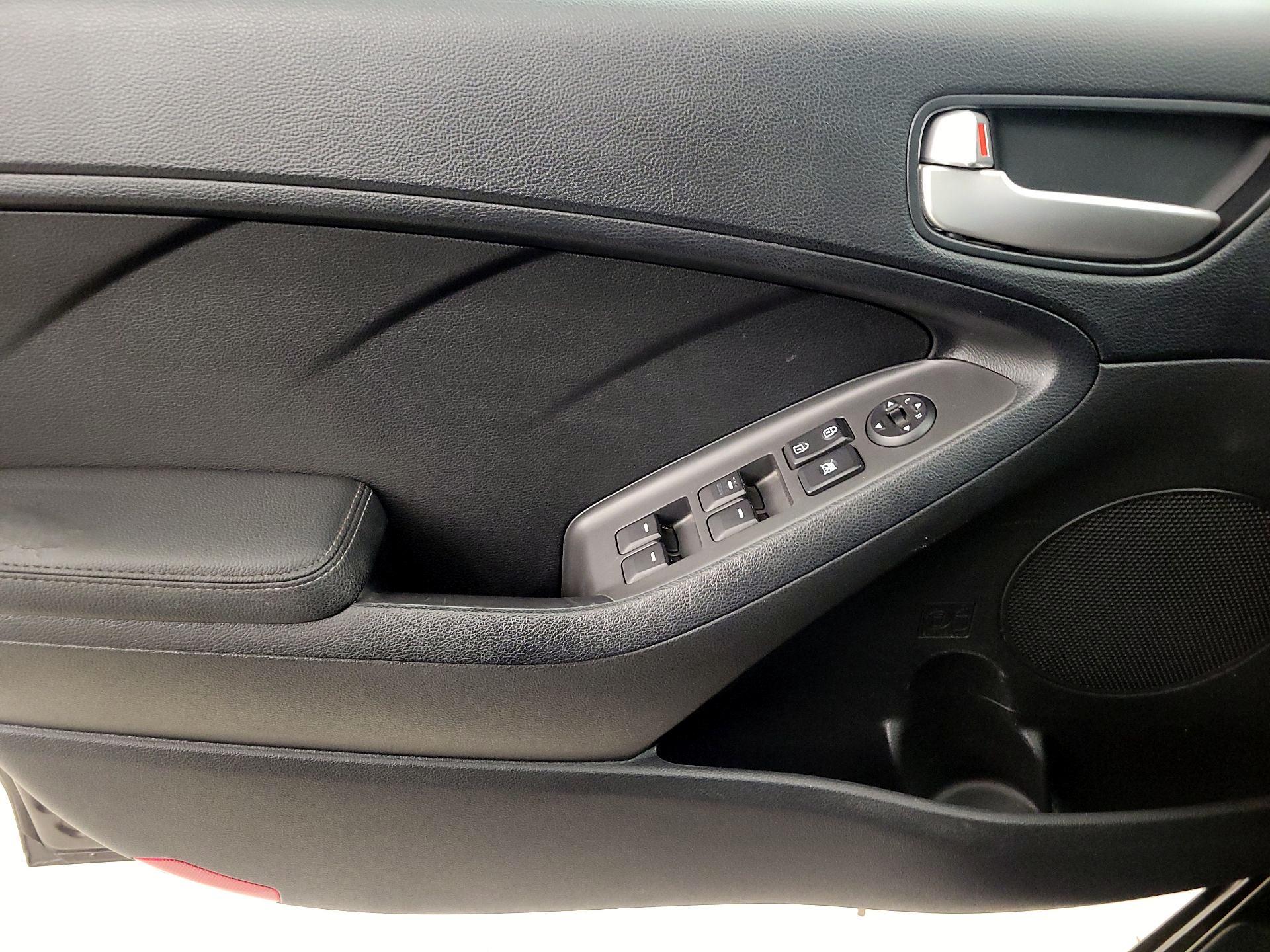 Thumbnail: 2017 Kia Forte - 12