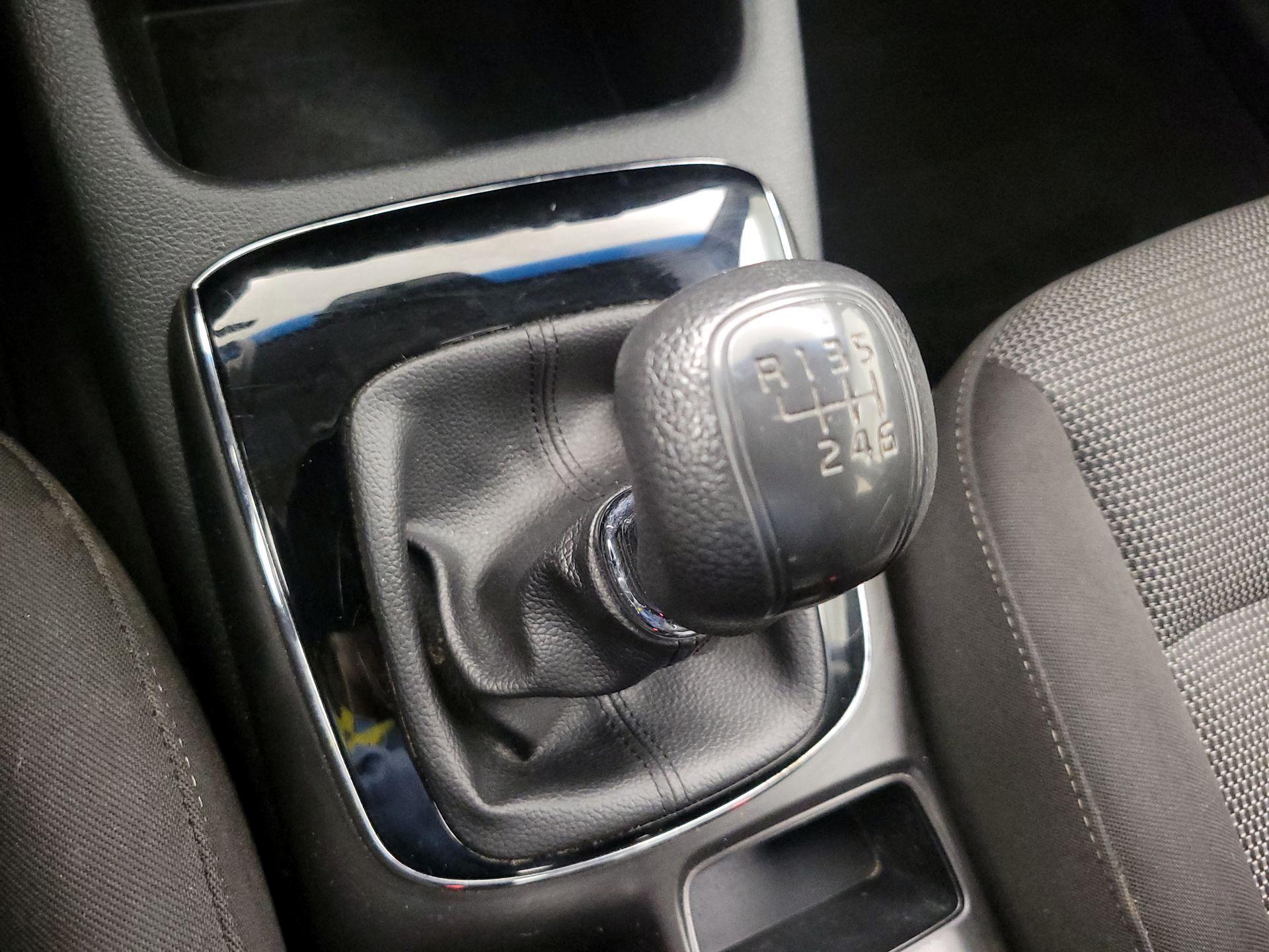 Thumbnail: 2017 Kia Forte - 16