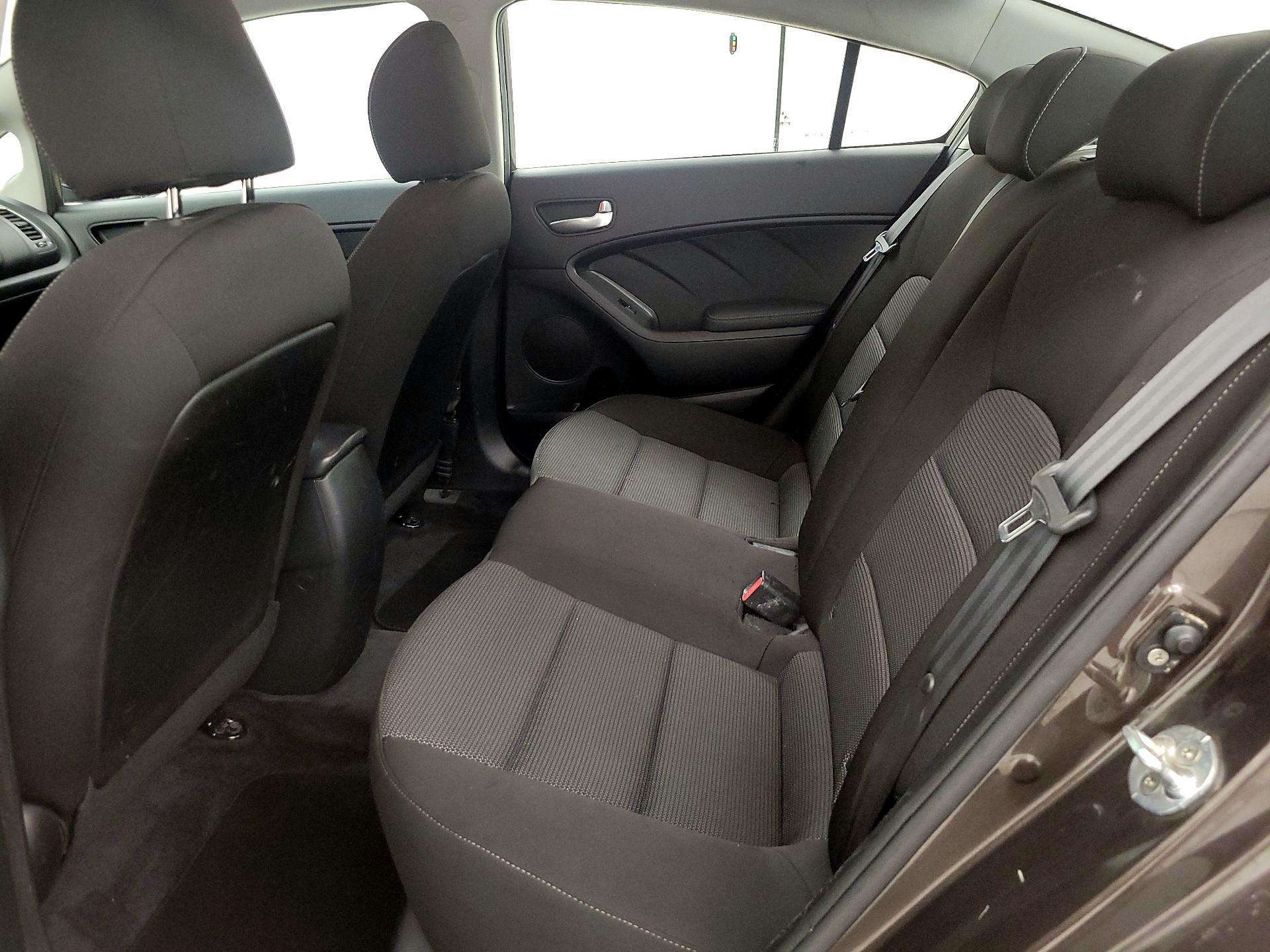 Thumbnail: 2017 Kia Forte - 18