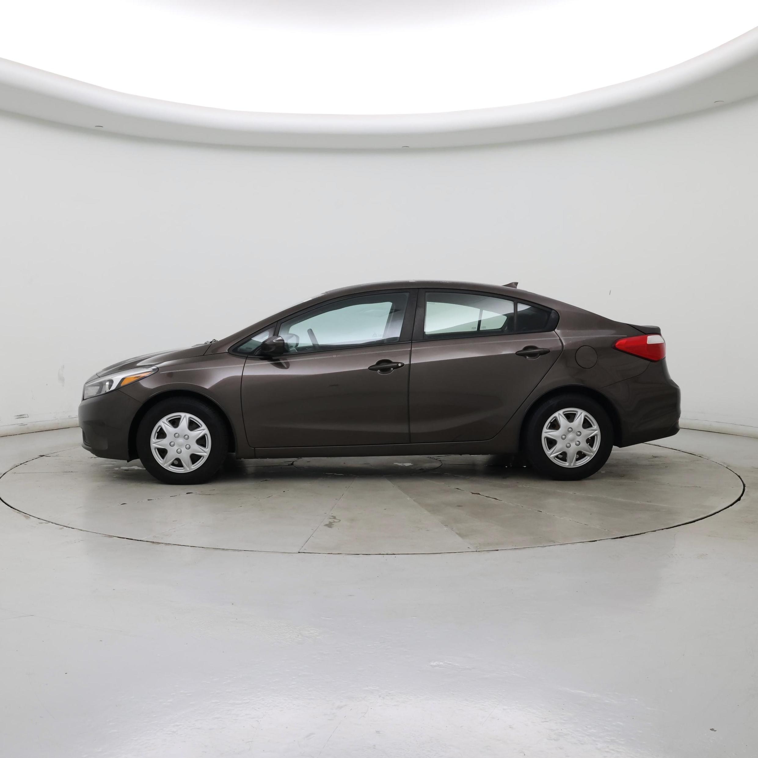Thumbnail: 2017 Kia Forte - 3