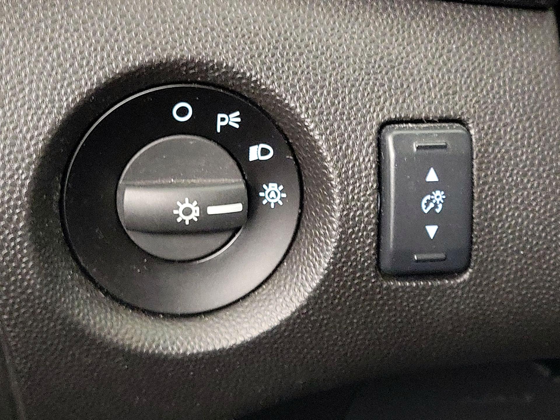 Thumbnail: 2018 Ford Fiesta - 13