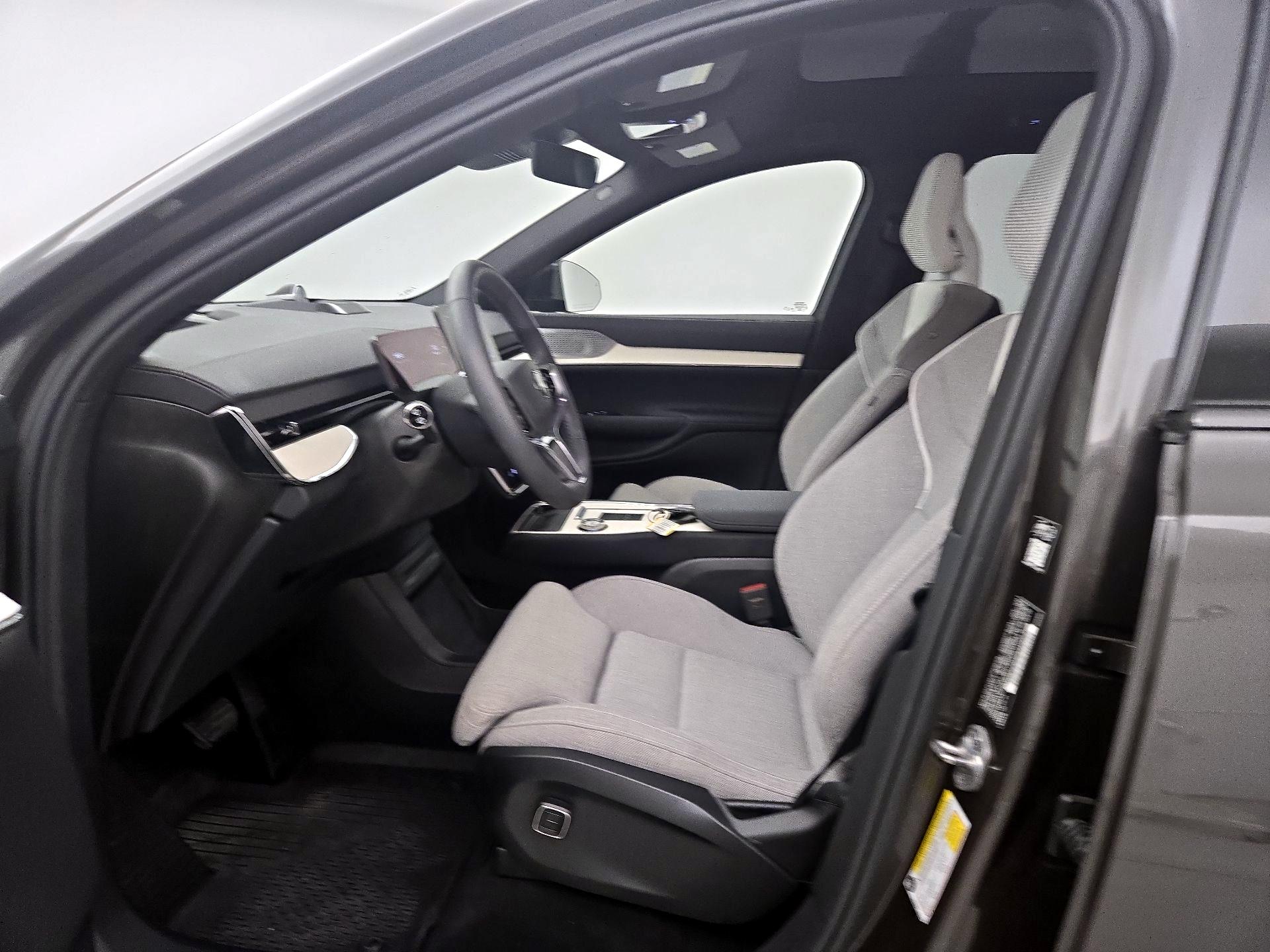 Thumbnail: 2025 Volvo EX90 - 11