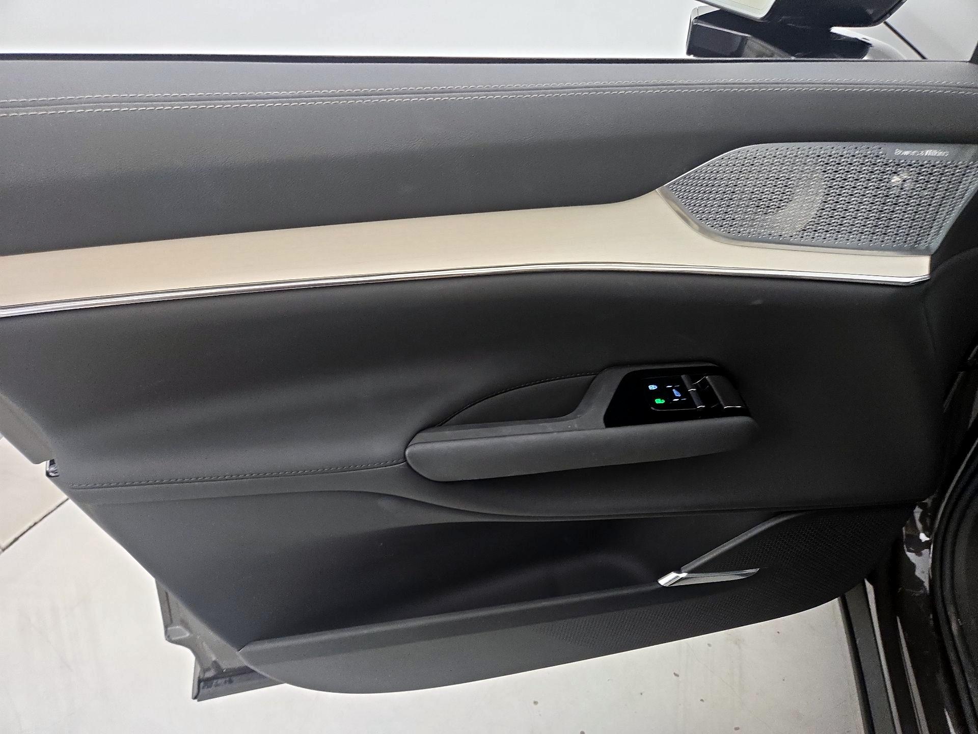 Thumbnail: 2025 Volvo EX90 - 12
