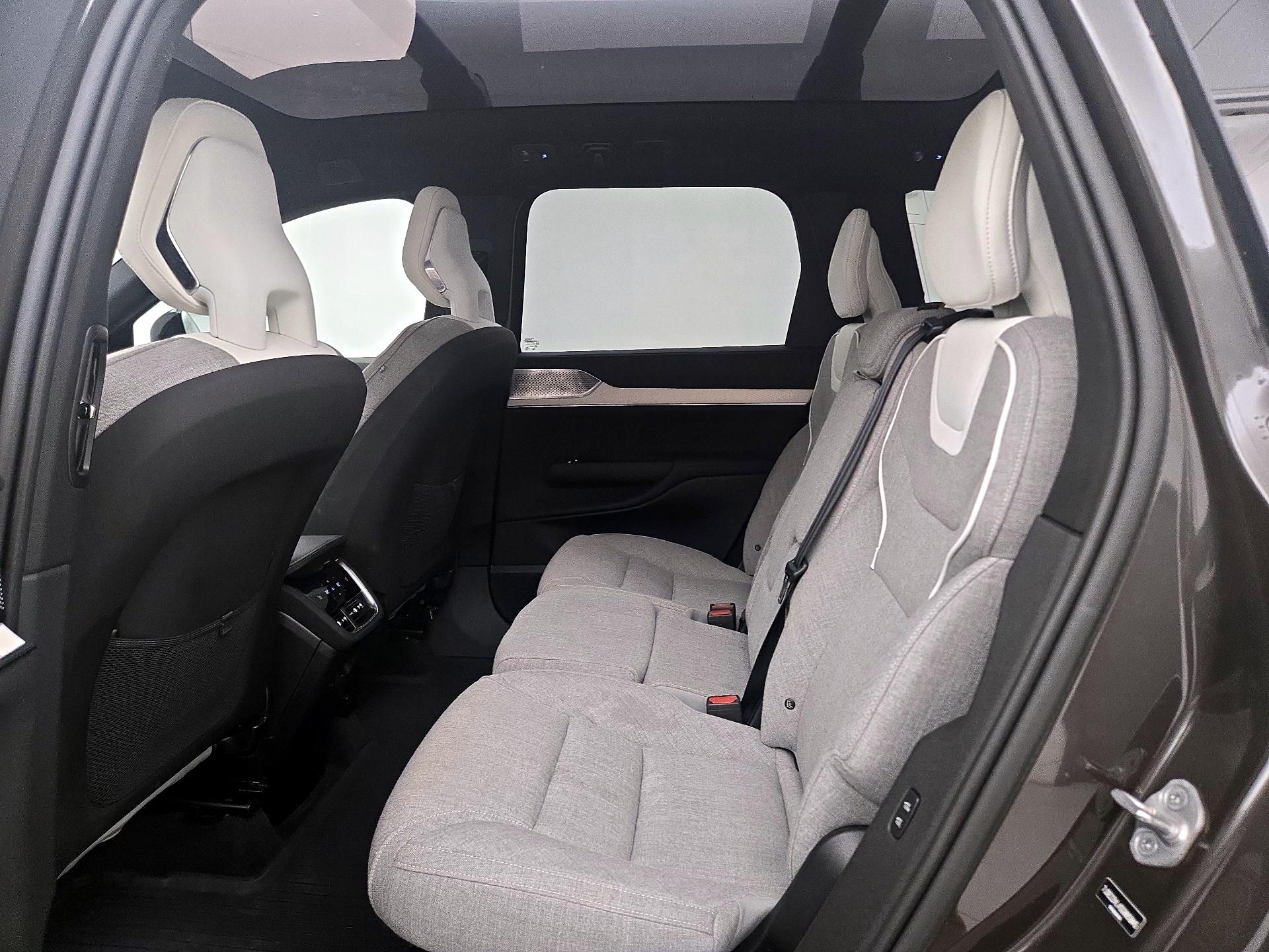 Thumbnail: 2025 Volvo EX90 - 20