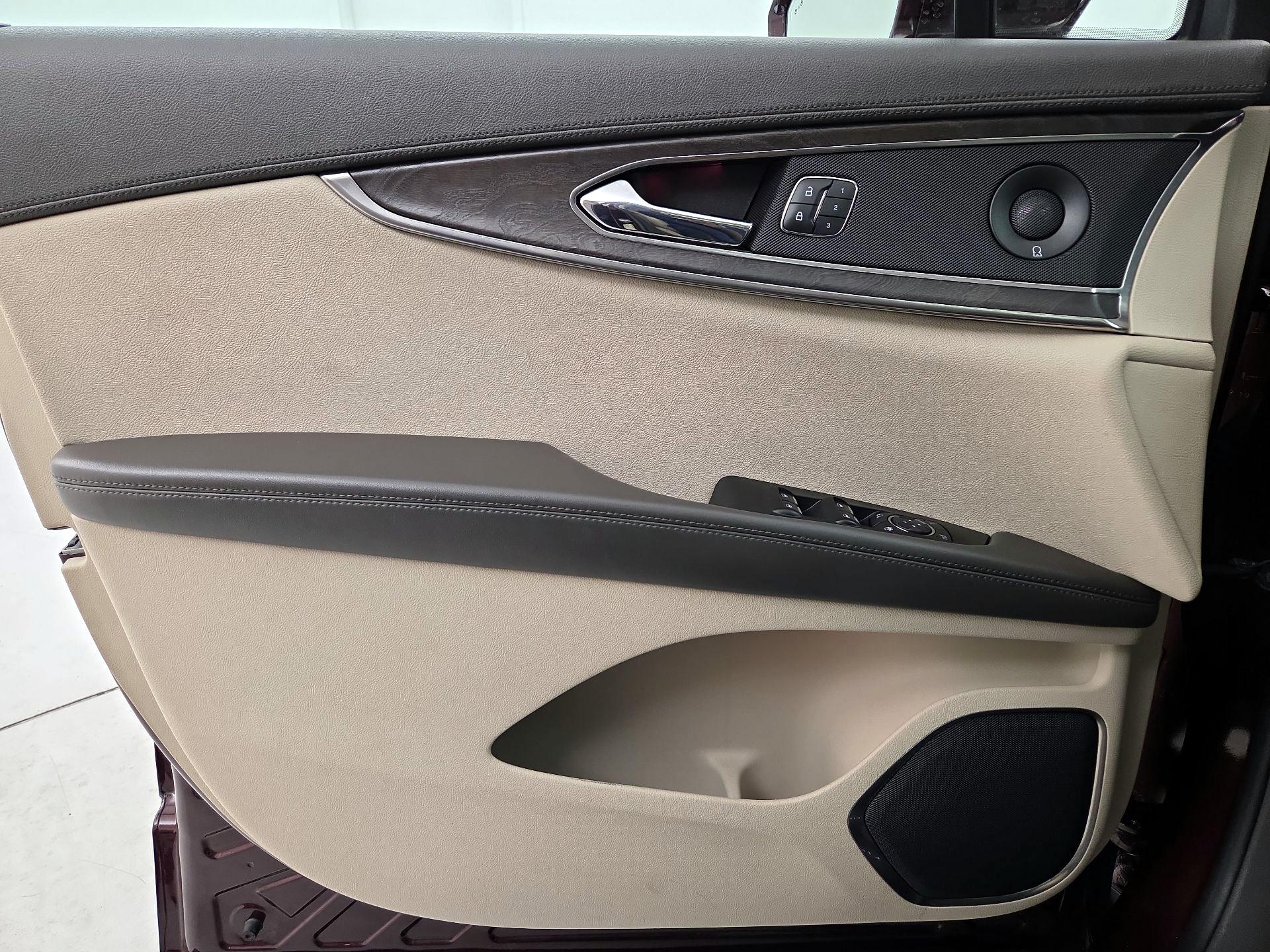 Thumbnail: 2020 Lincoln Nautilus - 12