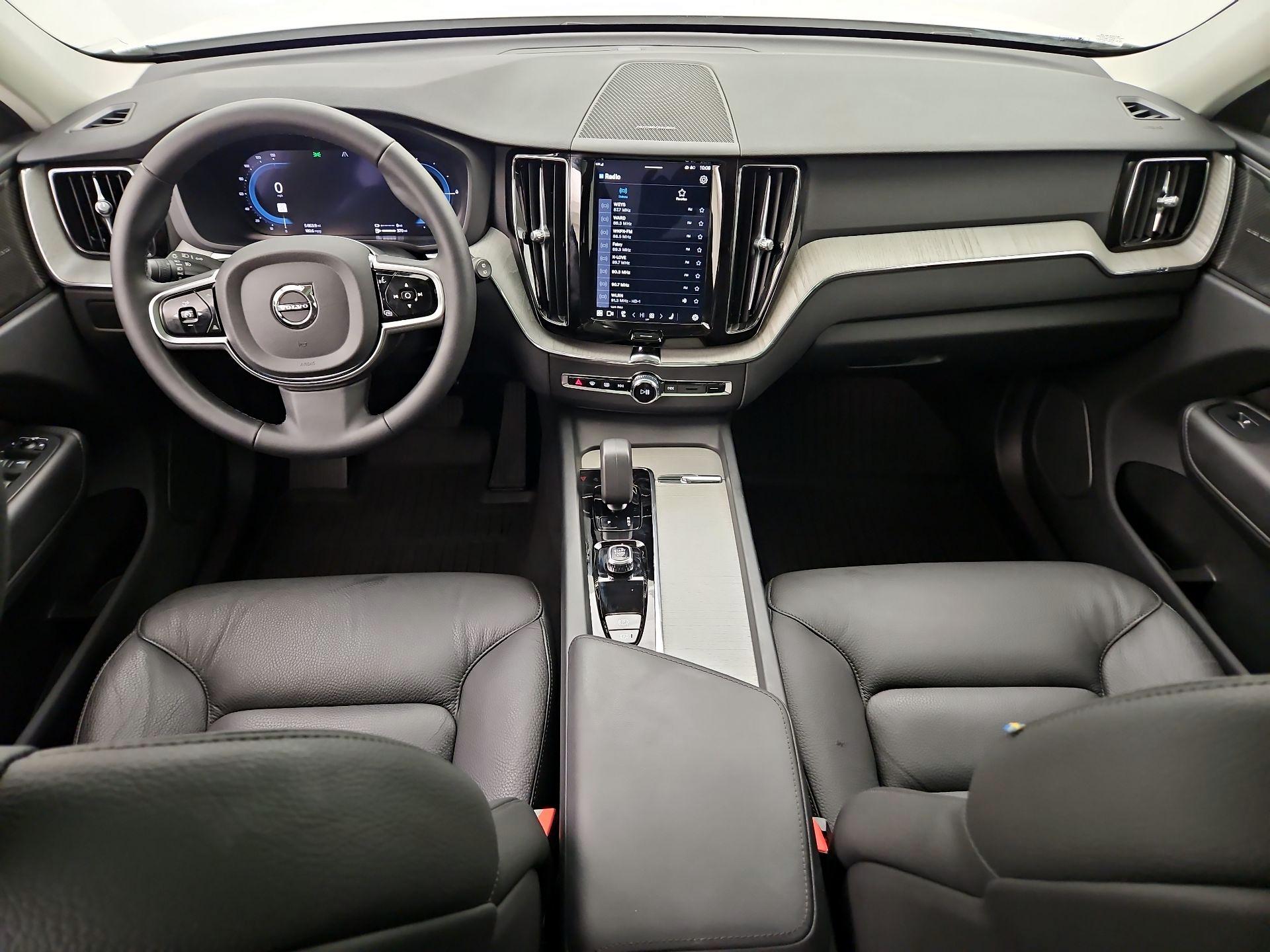 Thumbnail: 2025 Volvo XC60 - 9