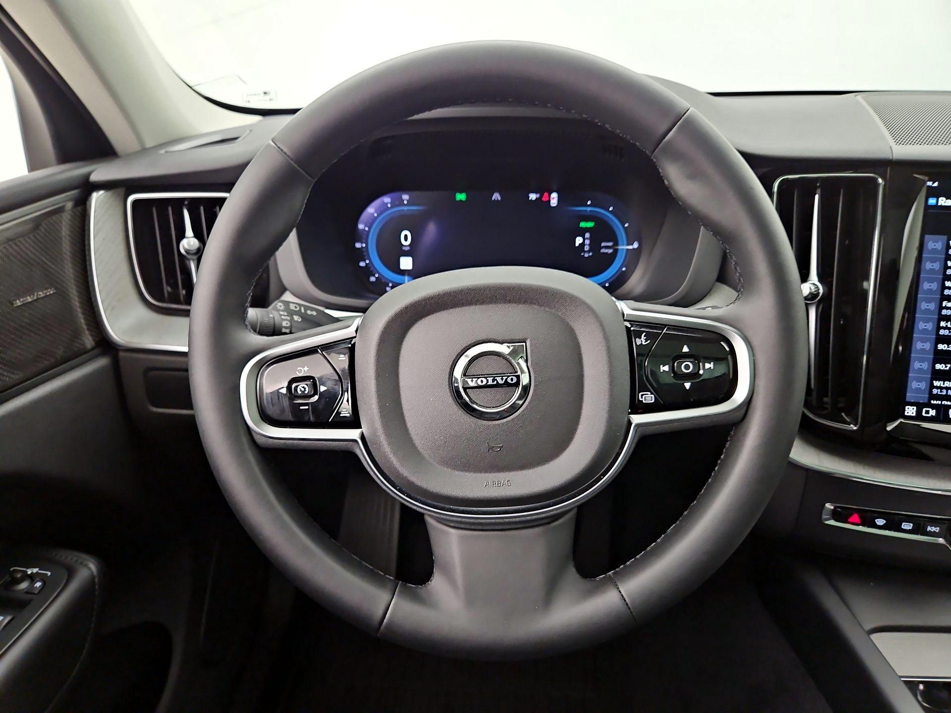 Thumbnail: 2025 Volvo XC60 - 10