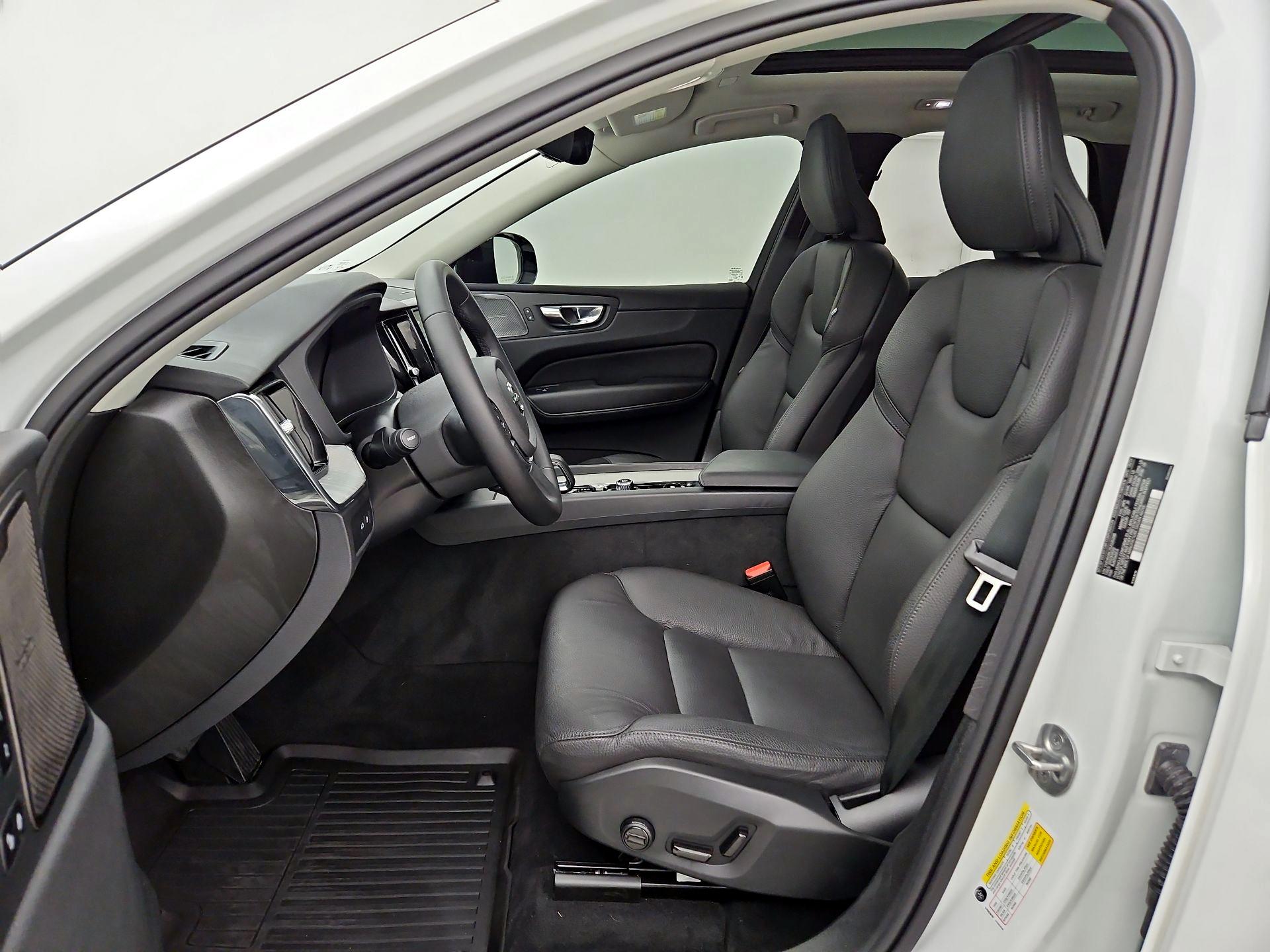 Thumbnail: 2025 Volvo XC60 - 11