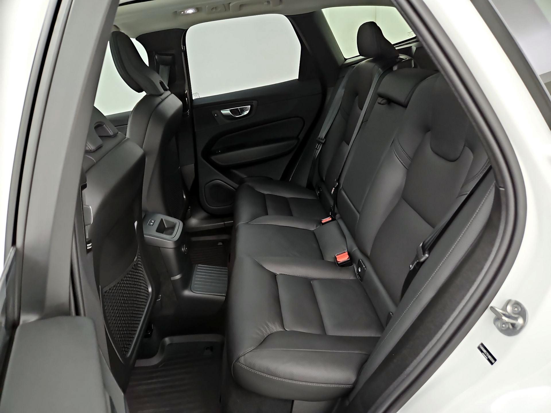 Thumbnail: 2025 Volvo XC60 - 20