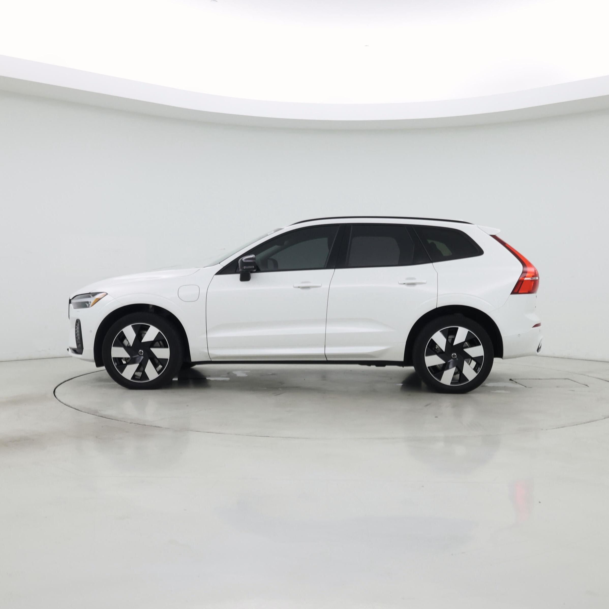 Thumbnail: 2025 Volvo XC60 - 3