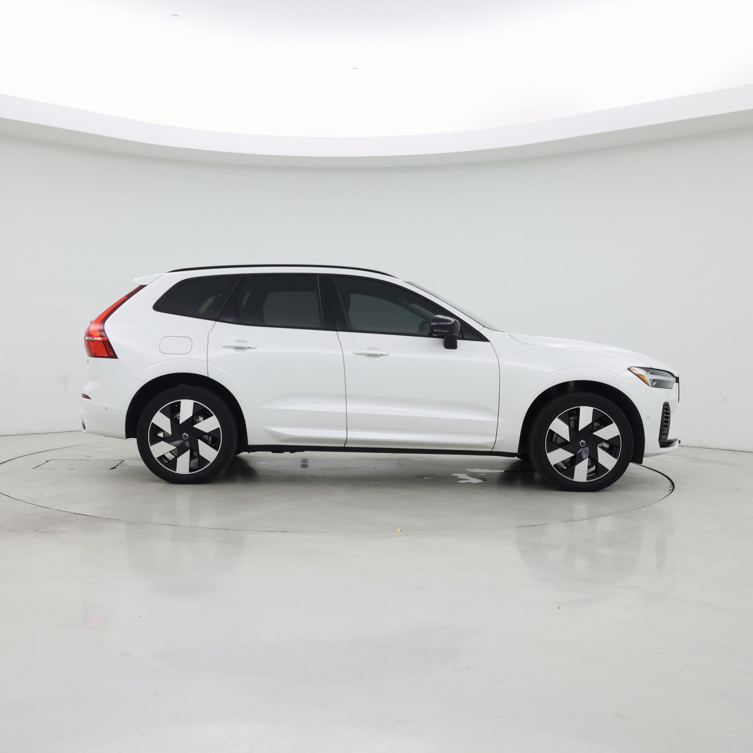 Thumbnail: 2025 Volvo XC60 - 7