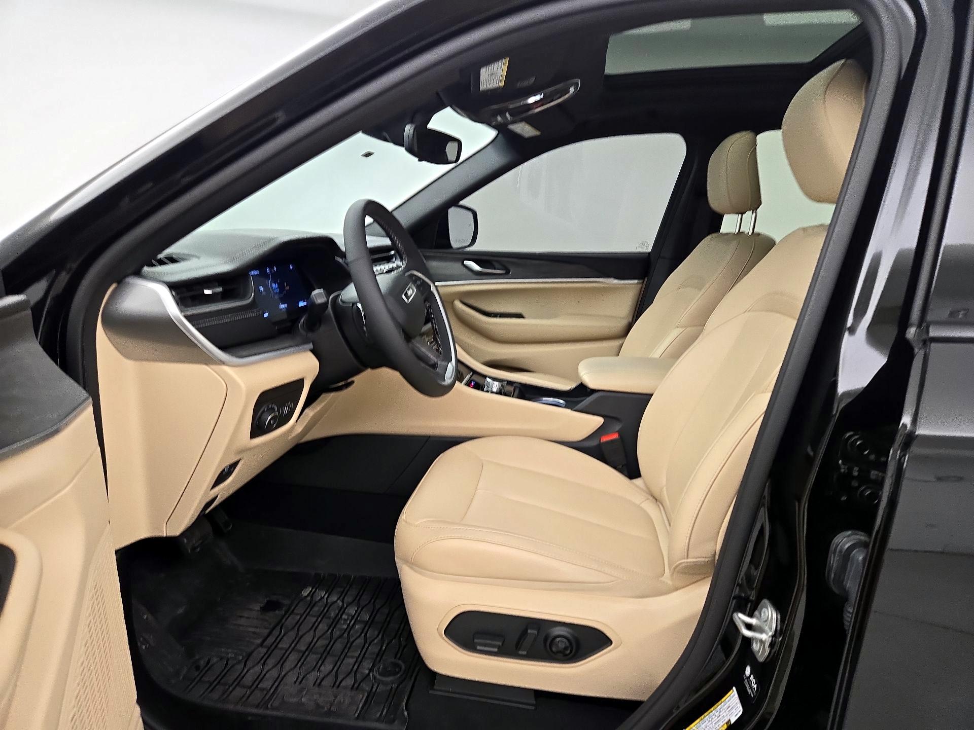 Thumbnail: 2025 Jeep Grand Cherokee - 11