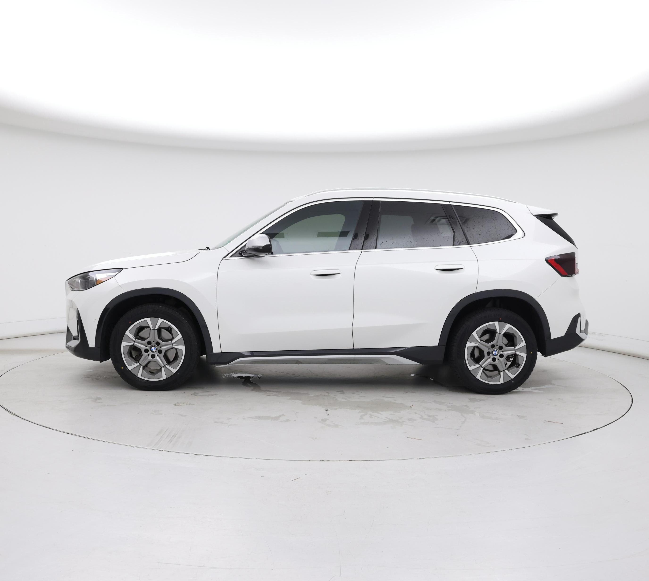 Thumbnail: 2023 BMW X1 - 3