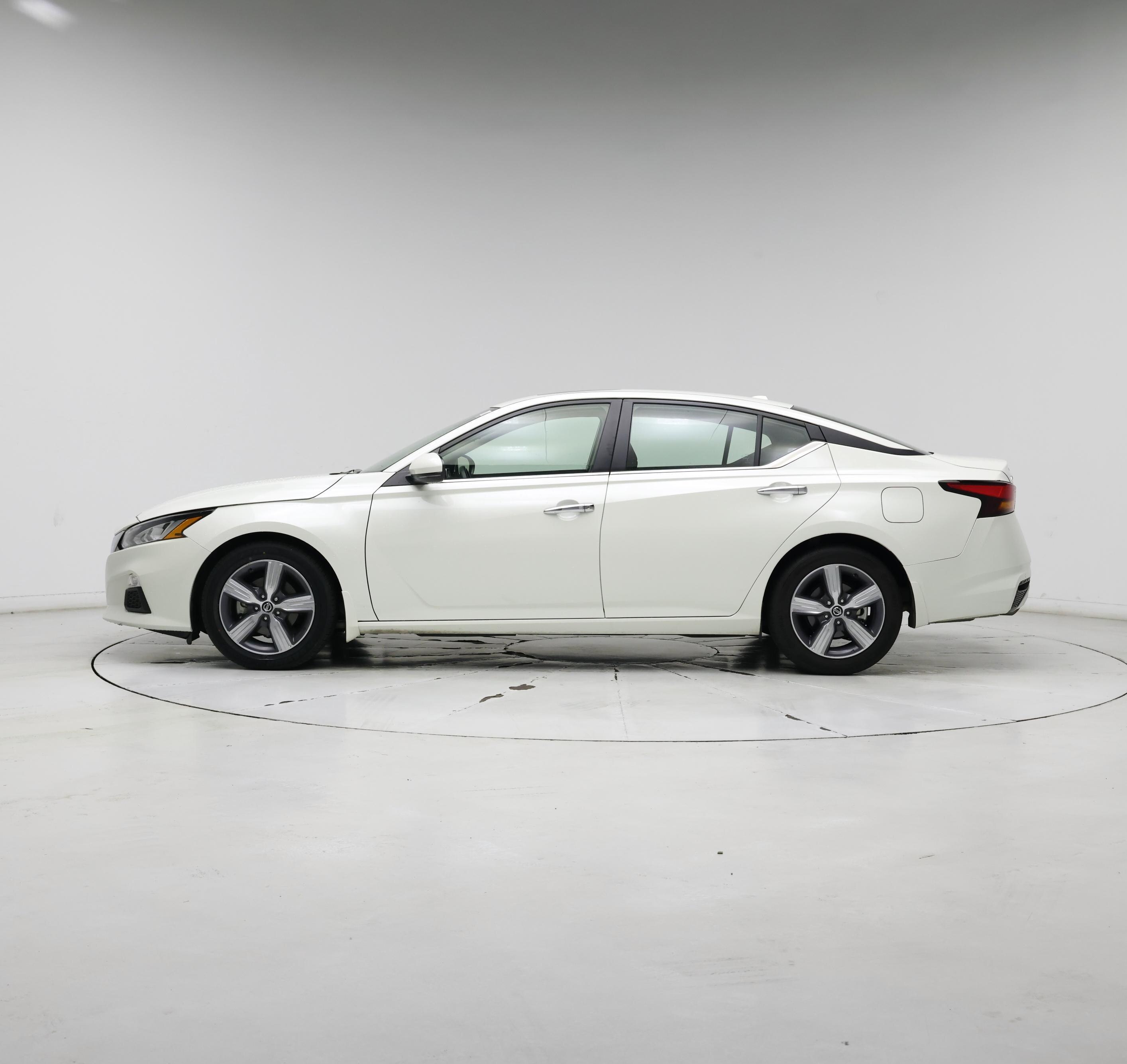 Thumbnail: 2022 Nissan Altima - 3