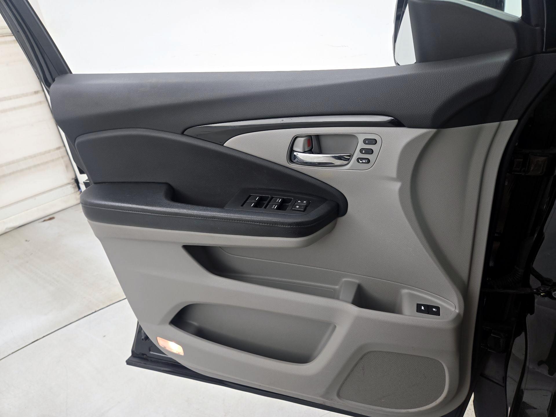 Thumbnail: 2016 Honda Pilot - 12