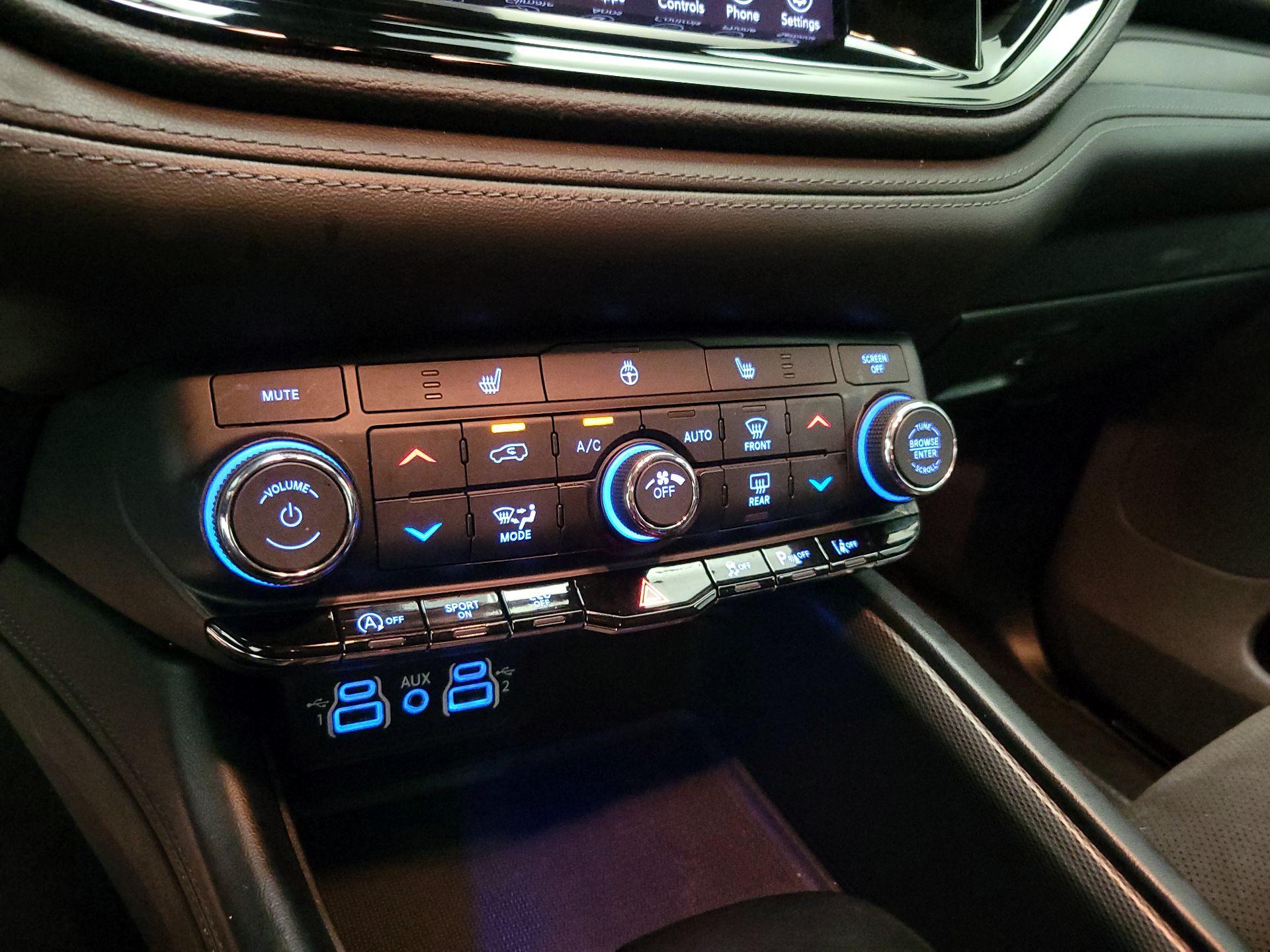 Thumbnail: 2022 Dodge Durango - 16