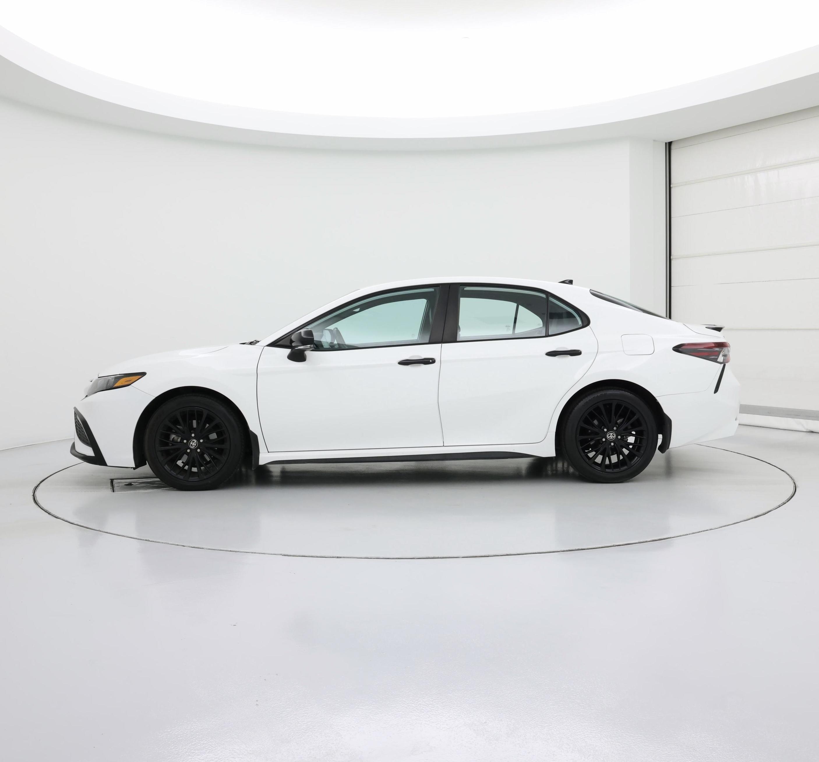 Thumbnail: 2022 Toyota Camry - 3