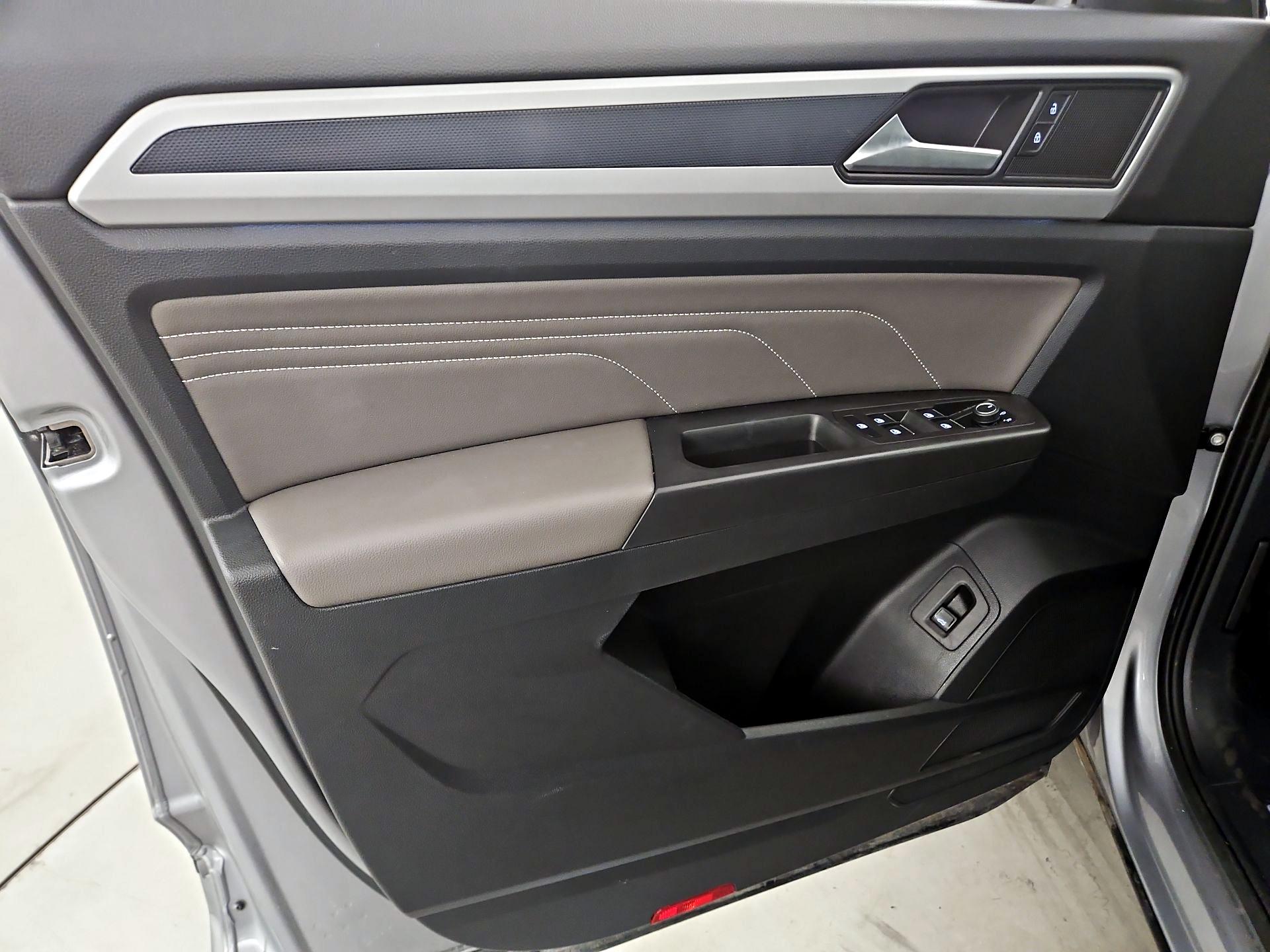 Thumbnail: 2023 Volkswagen Atlas - 12