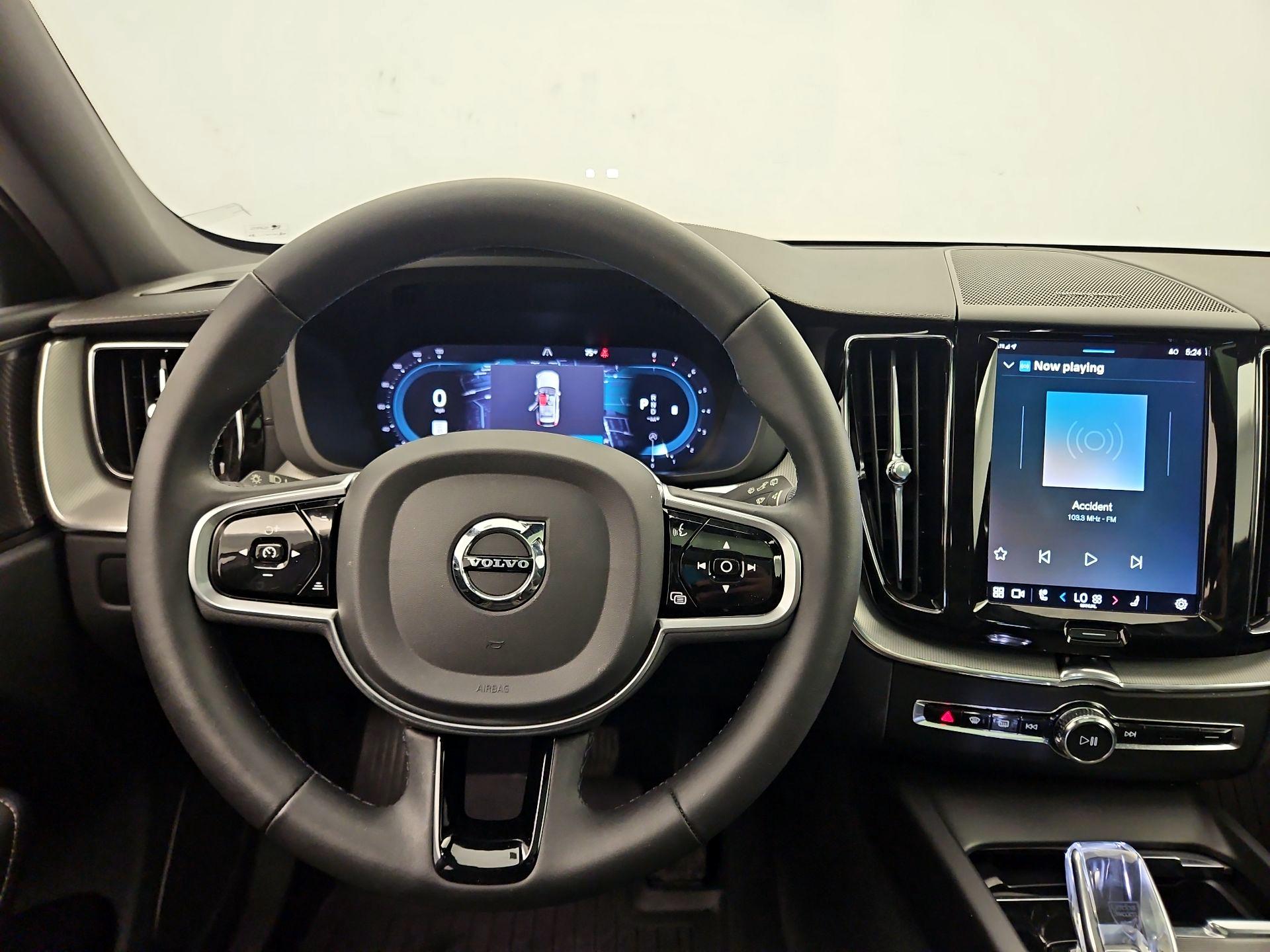 Thumbnail: 2023 Volvo XC60 - 10