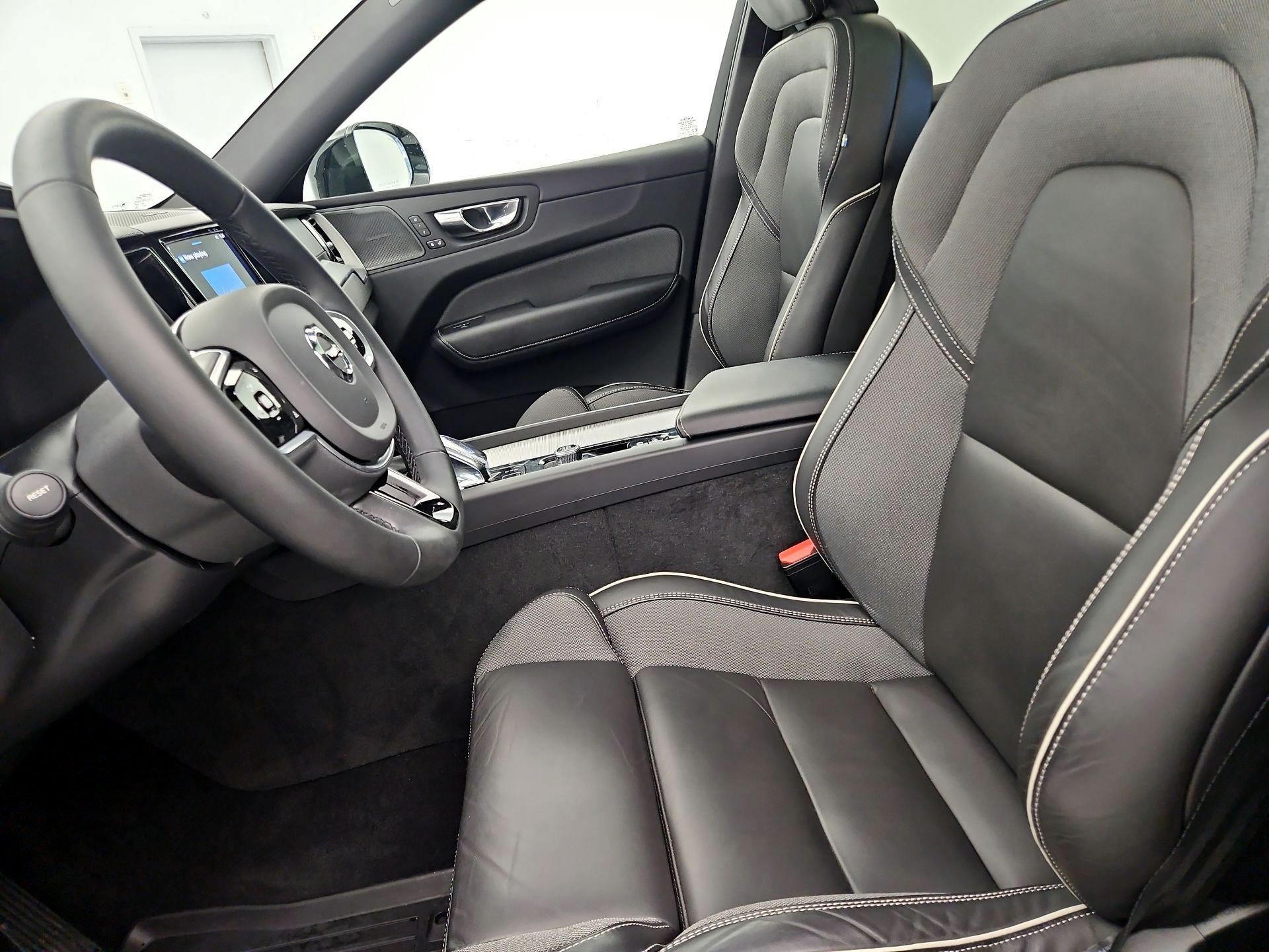 Thumbnail: 2023 Volvo XC60 - 11