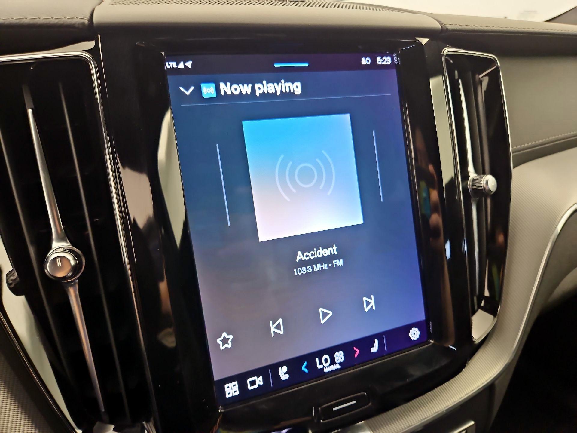 Thumbnail: 2023 Volvo XC60 - 15