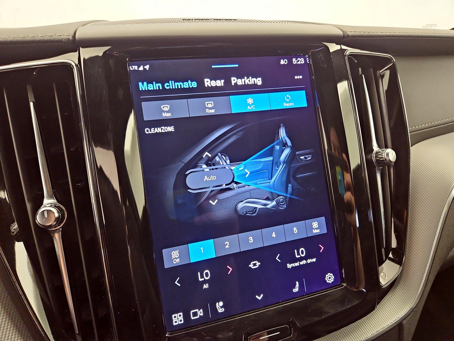 Thumbnail: 2023 Volvo XC60 - 16