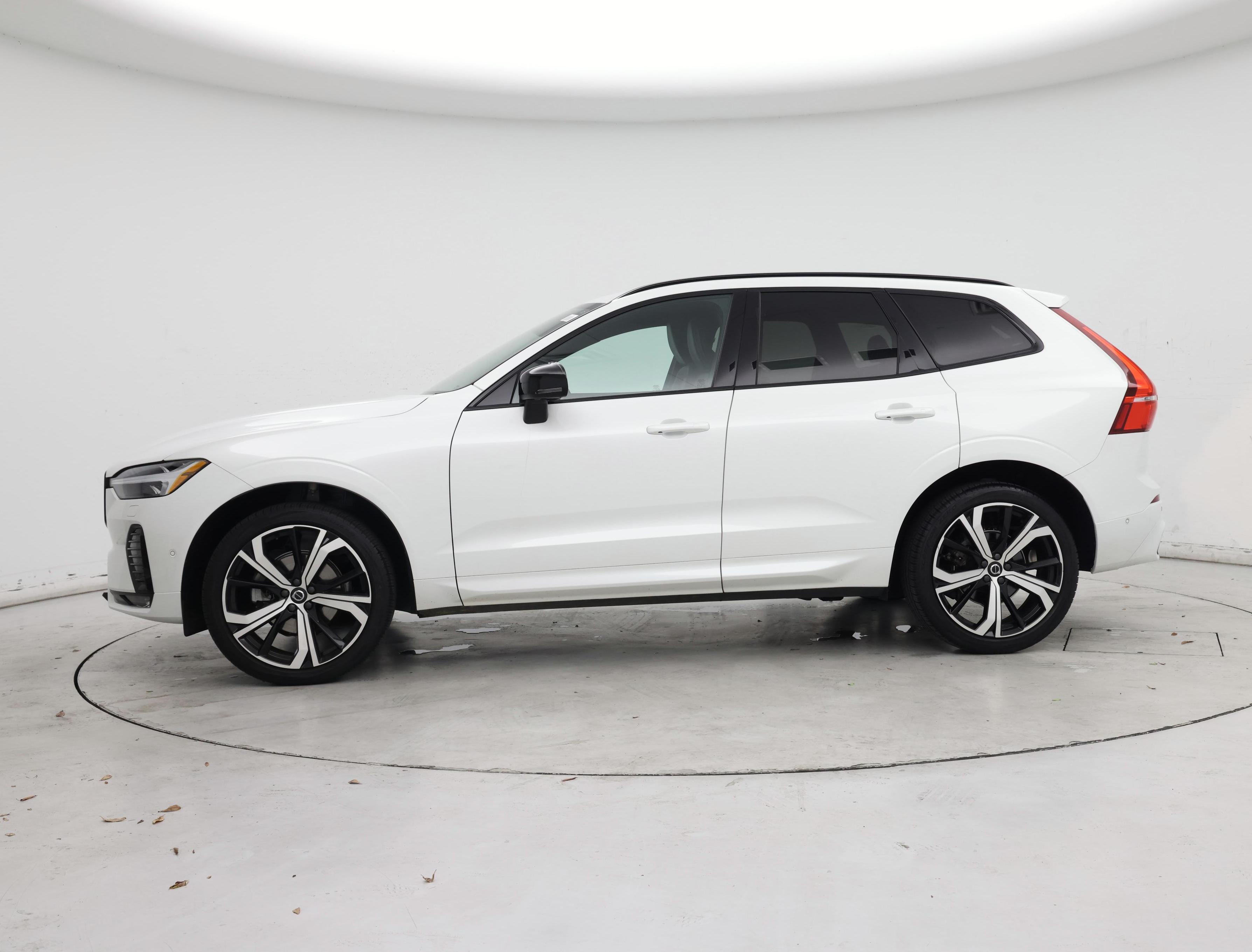 Thumbnail: 2023 Volvo XC60 - 3