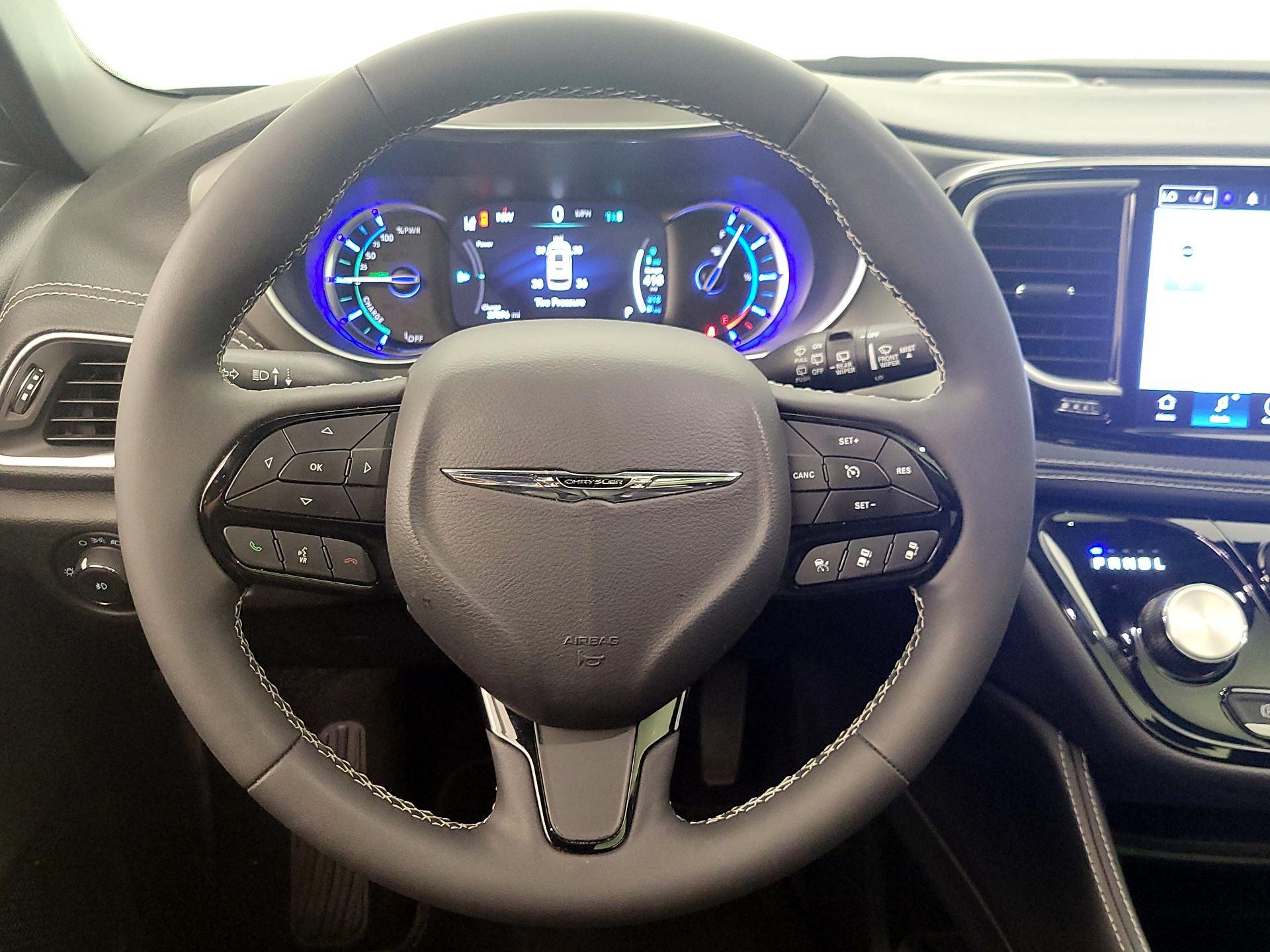 Thumbnail: 2023 Chrysler Pacifica - 10