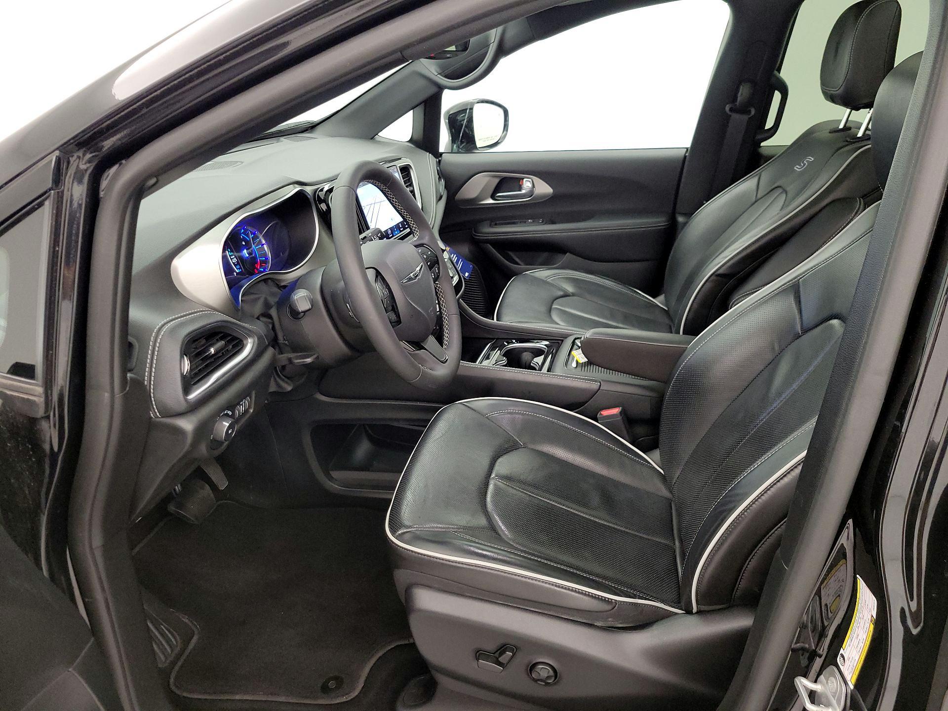 Thumbnail: 2023 Chrysler Pacifica - 11