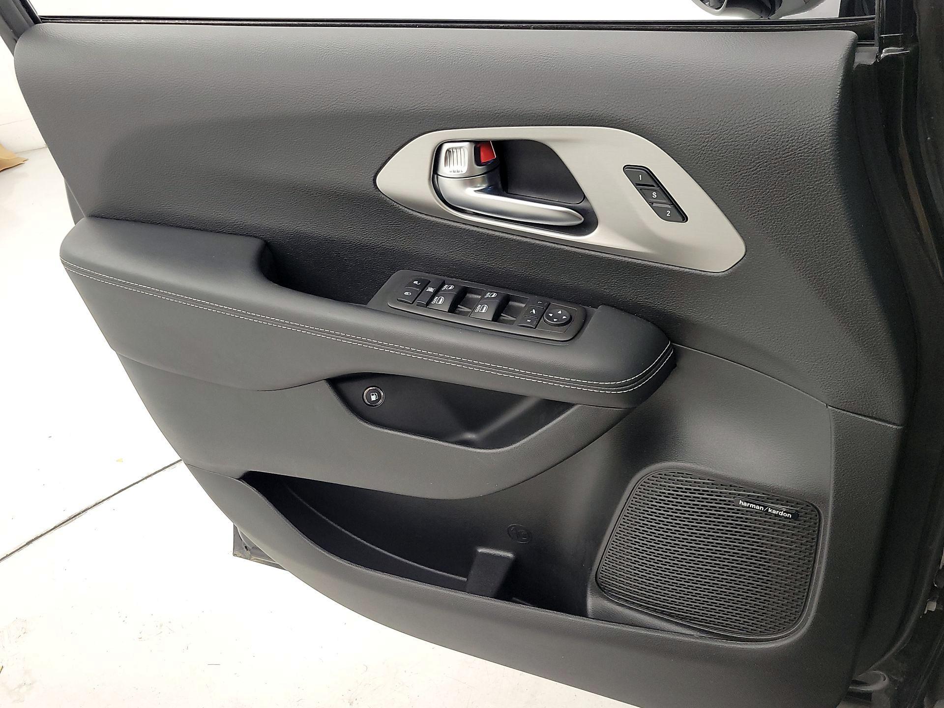 Thumbnail: 2023 Chrysler Pacifica - 12