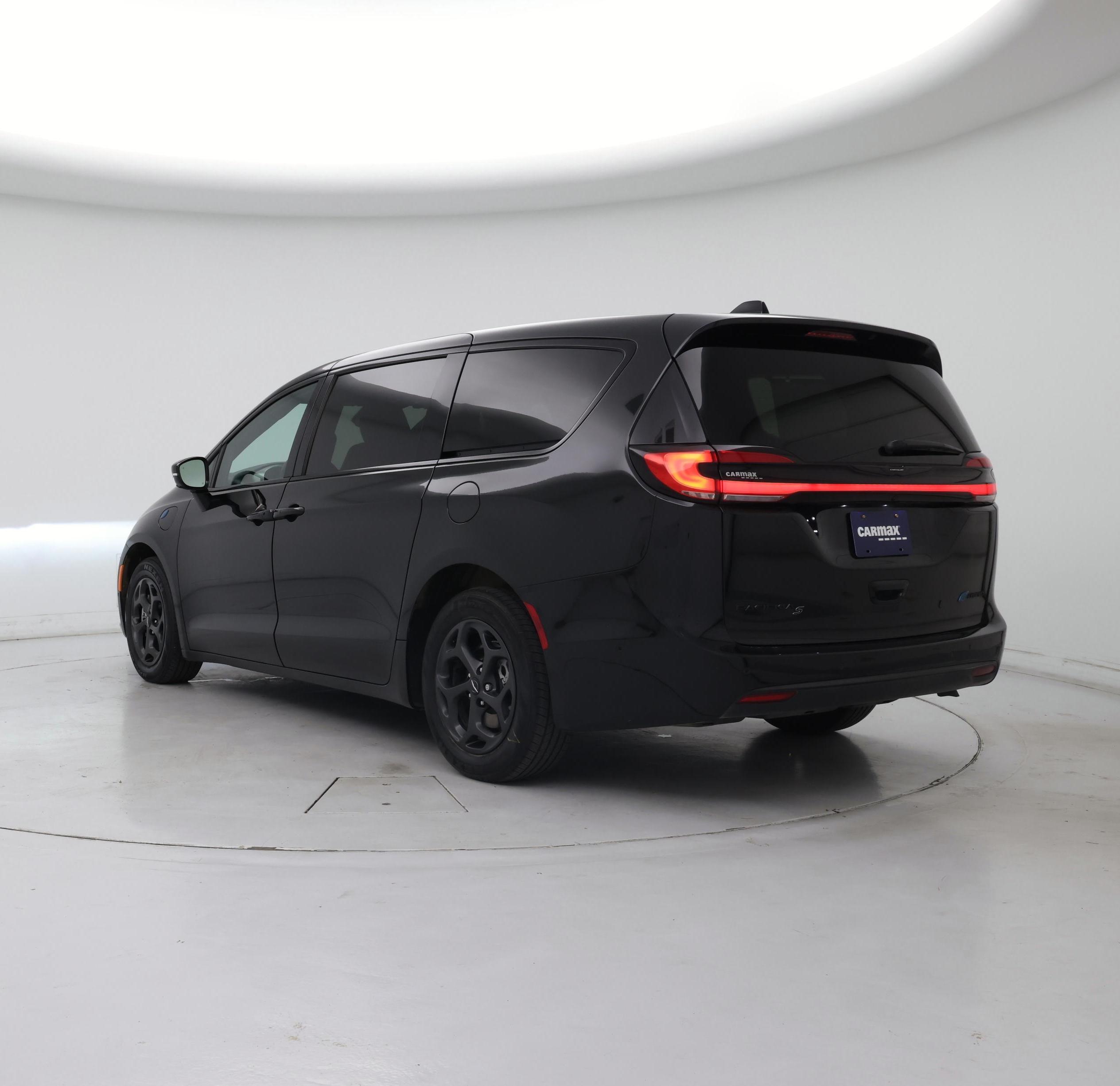Thumbnail: 2023 Chrysler Pacifica - 2