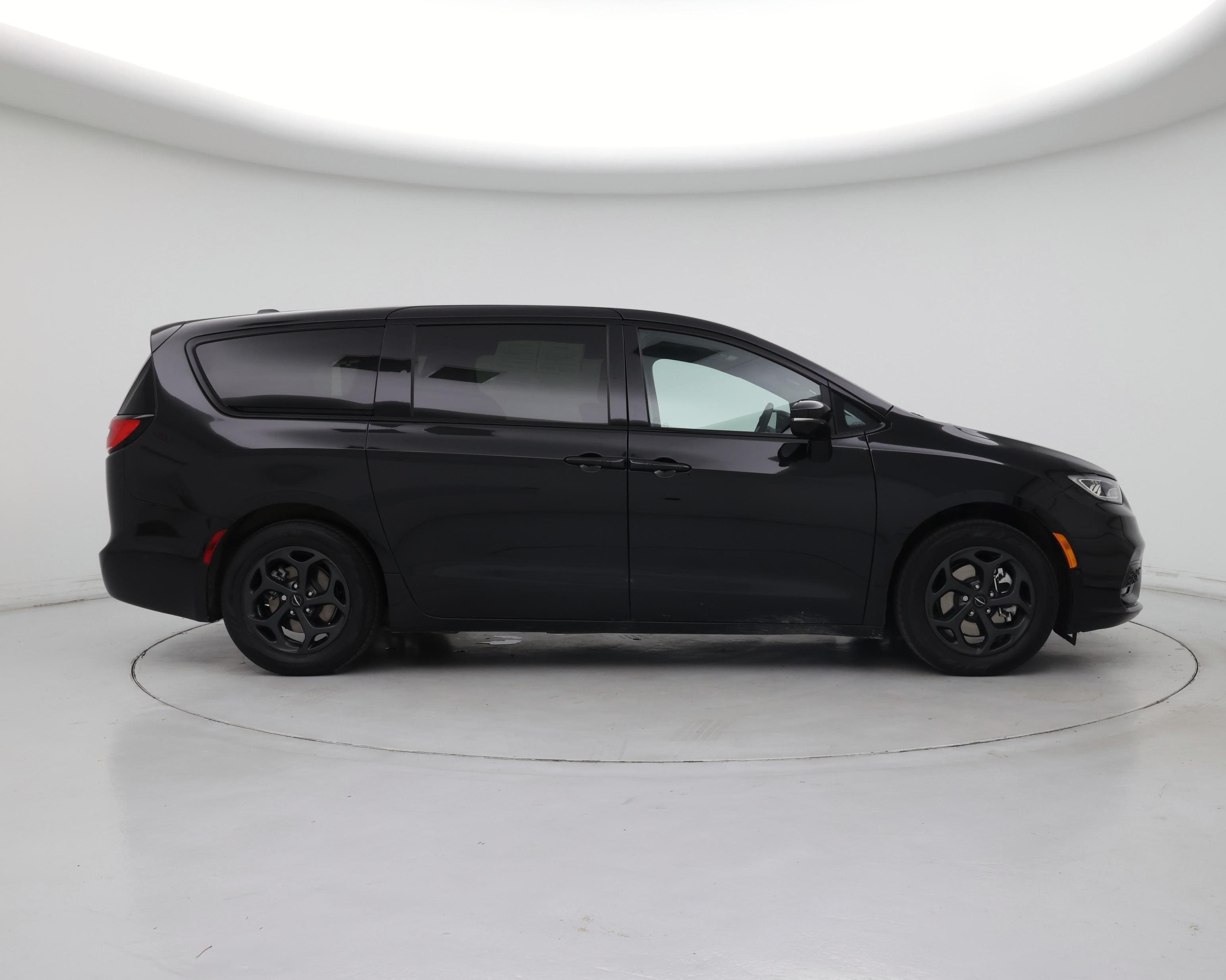 Thumbnail: 2023 Chrysler Pacifica - 7