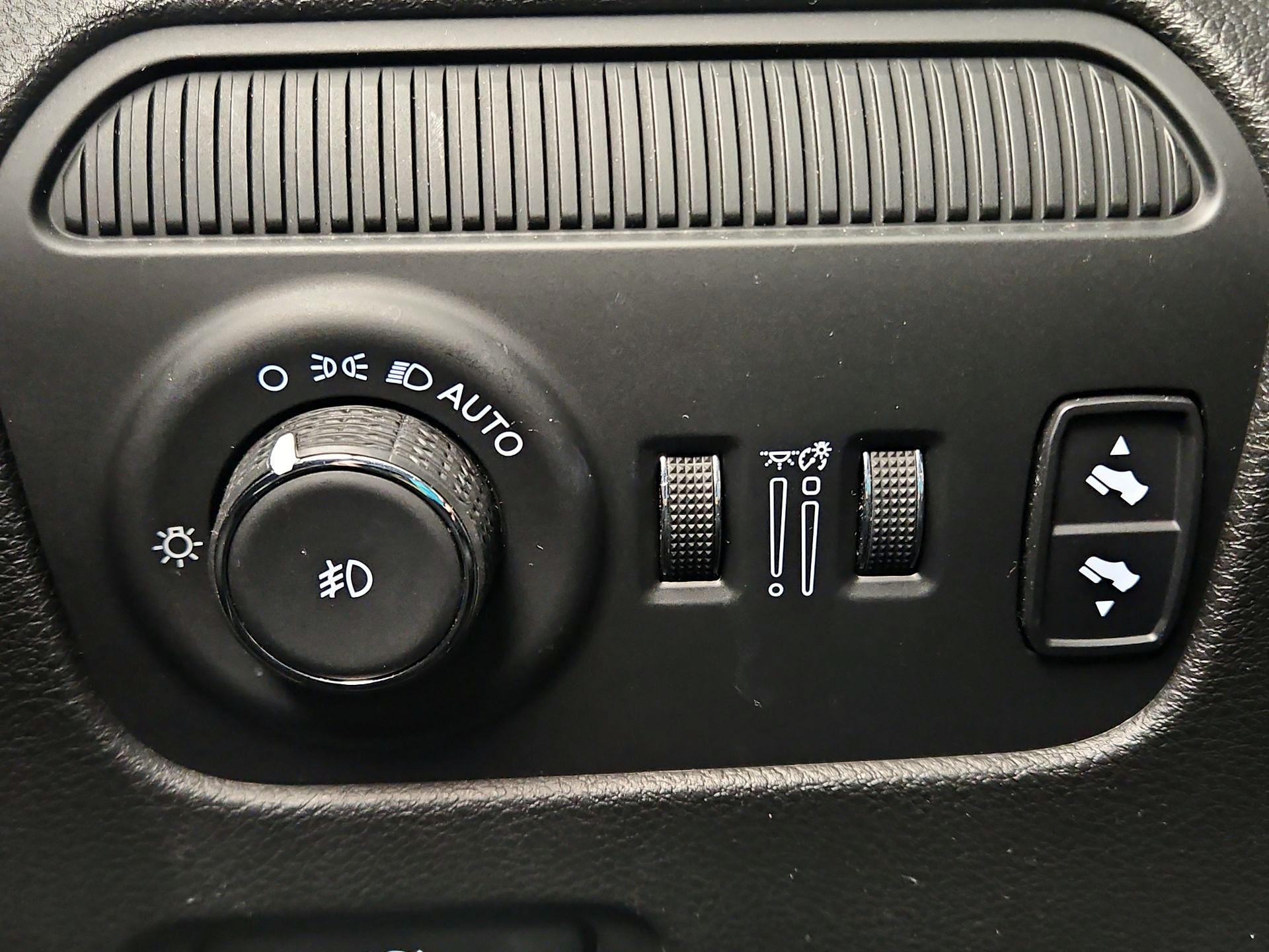 Thumbnail: 2024 Jeep Wagoneer - 13
