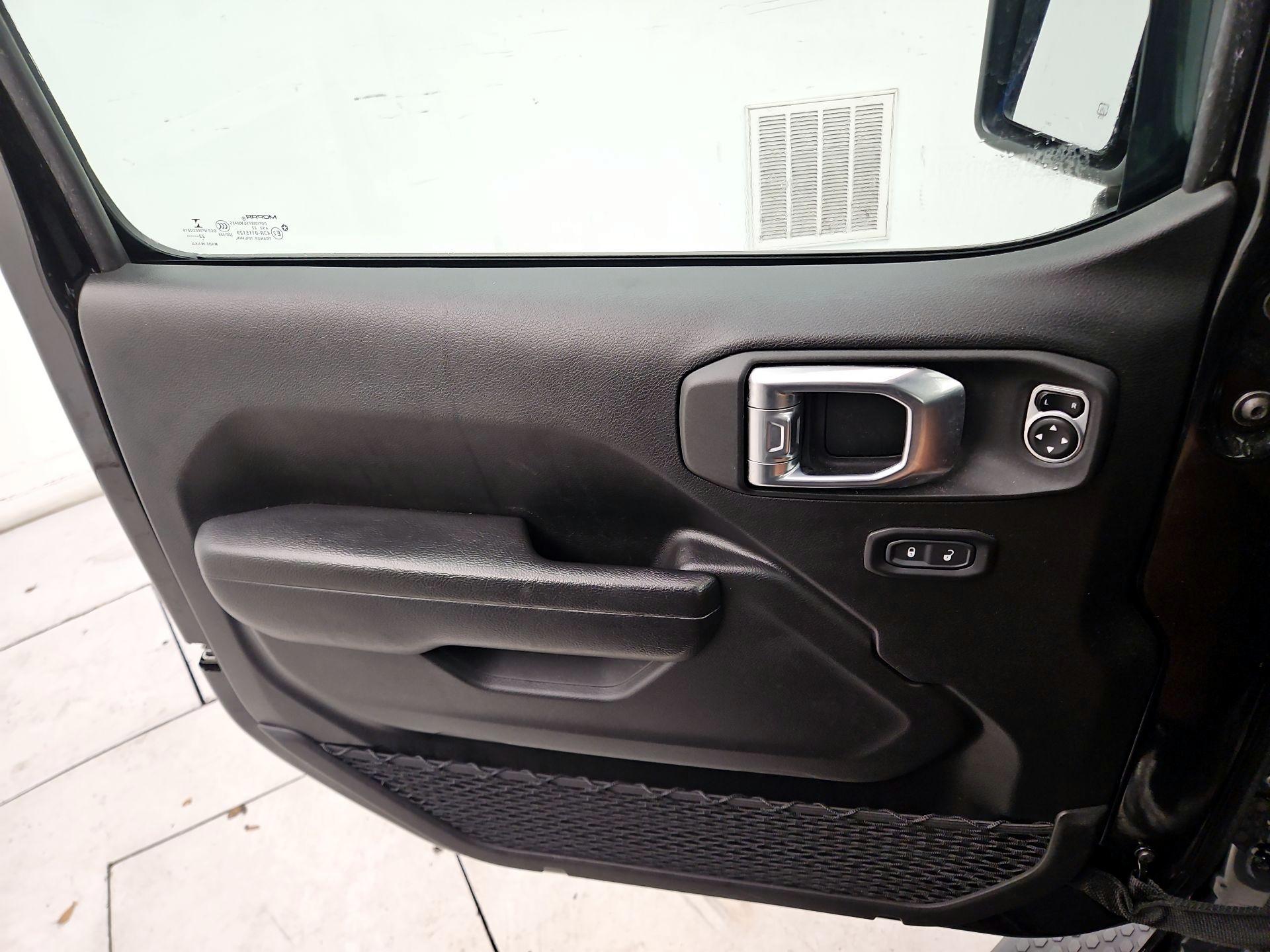 Thumbnail: 2022 Jeep Wrangler - 12