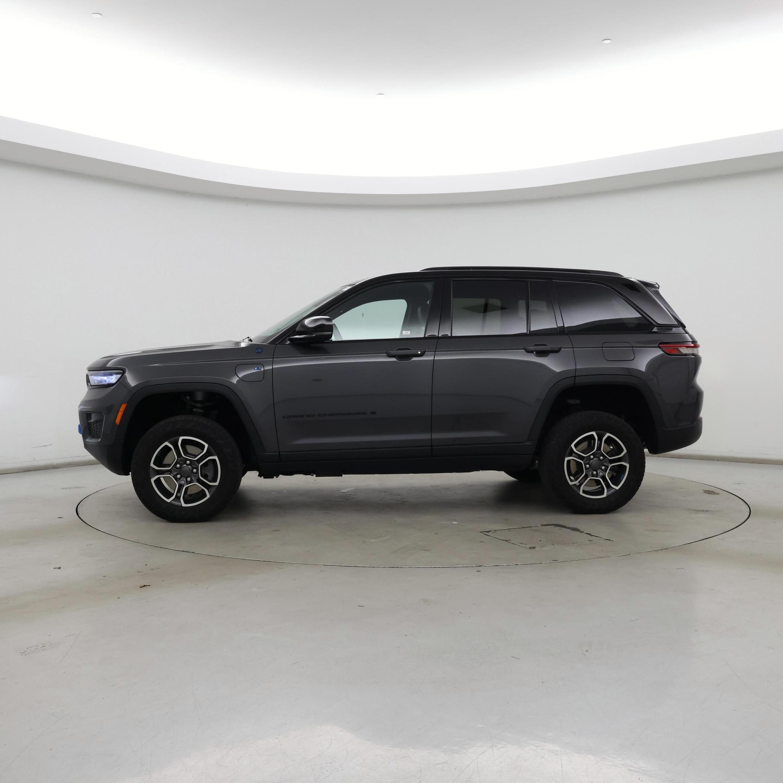 Thumbnail: 2022 Jeep Grand Cherokee - 3