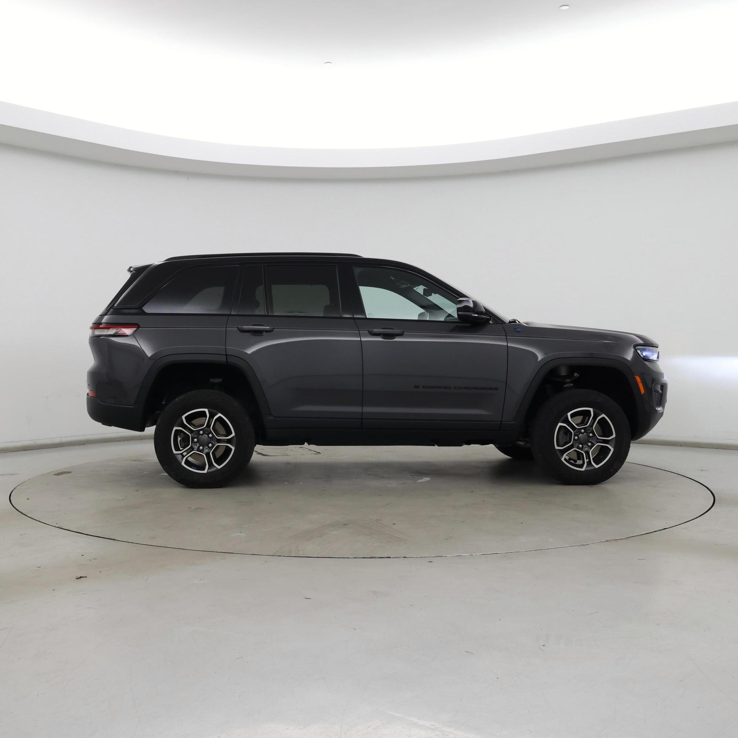Thumbnail: 2022 Jeep Grand Cherokee - 7