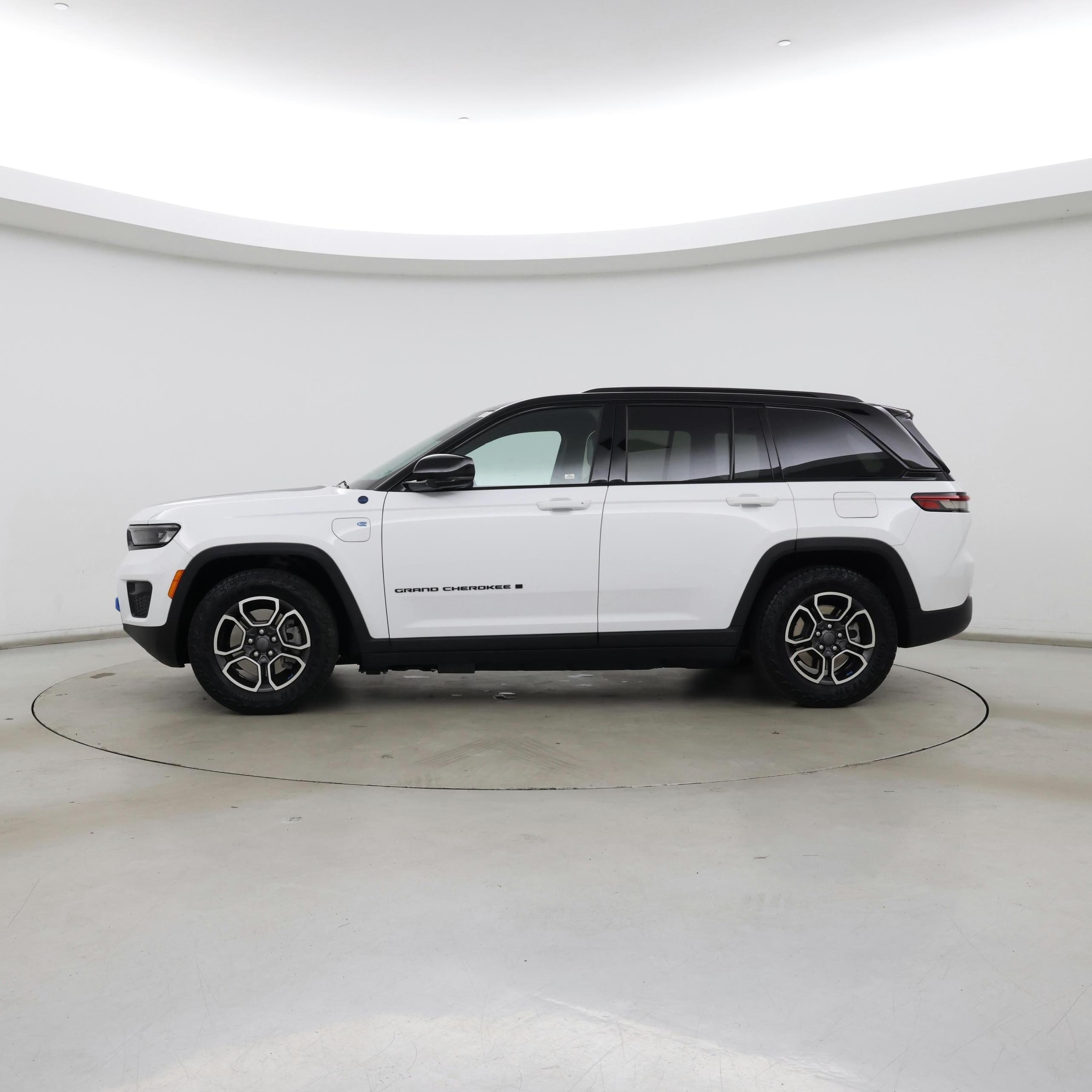 Thumbnail: 2022 Jeep Grand Cherokee - 3