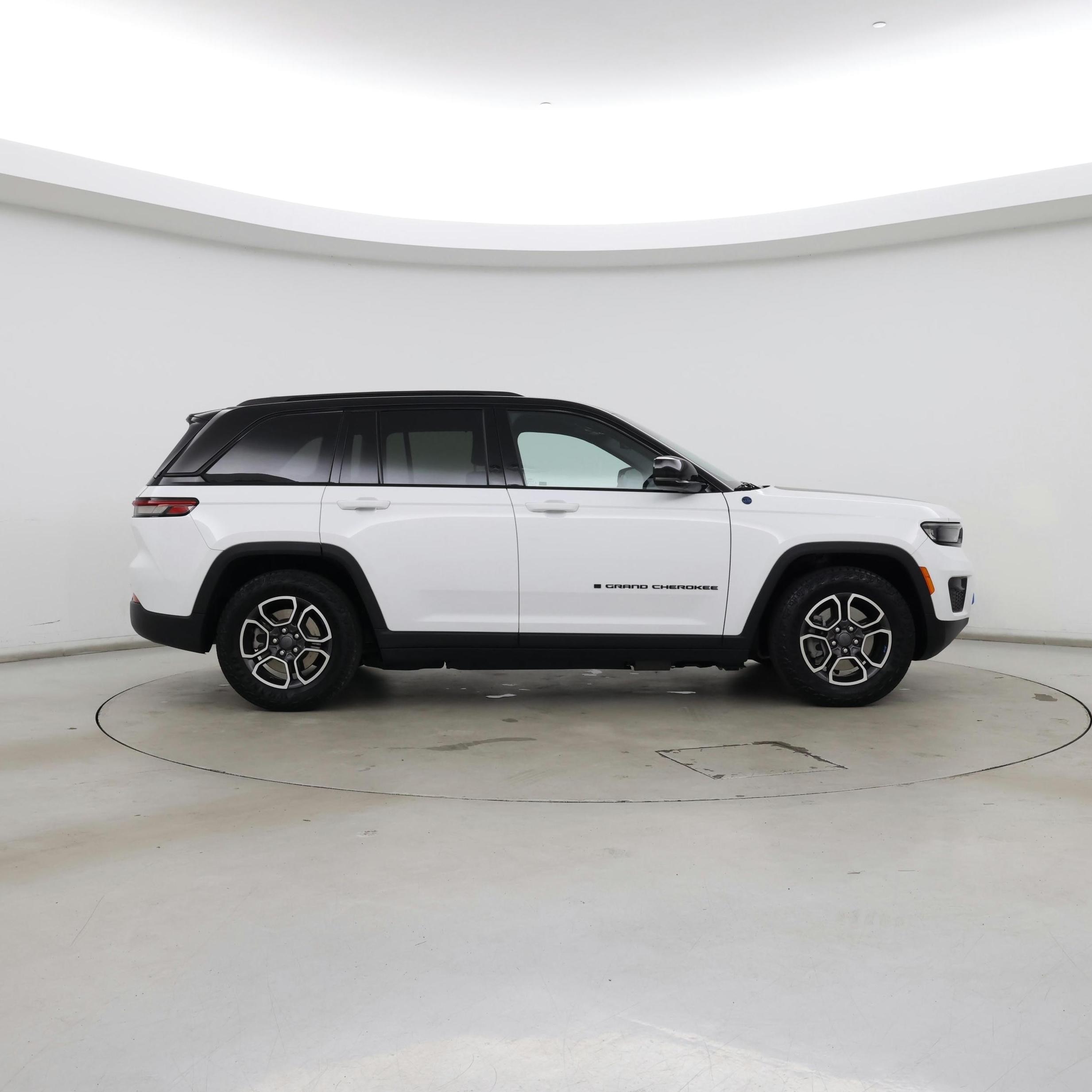 Thumbnail: 2022 Jeep Grand Cherokee - 7