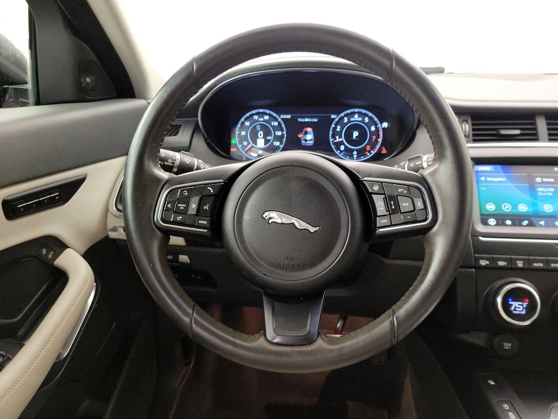 Thumbnail: 2019 Jaguar E-Pace - 10