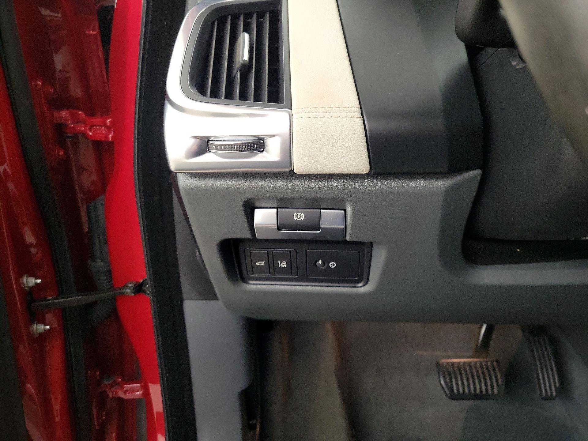 Thumbnail: 2019 Jaguar E-Pace - 13