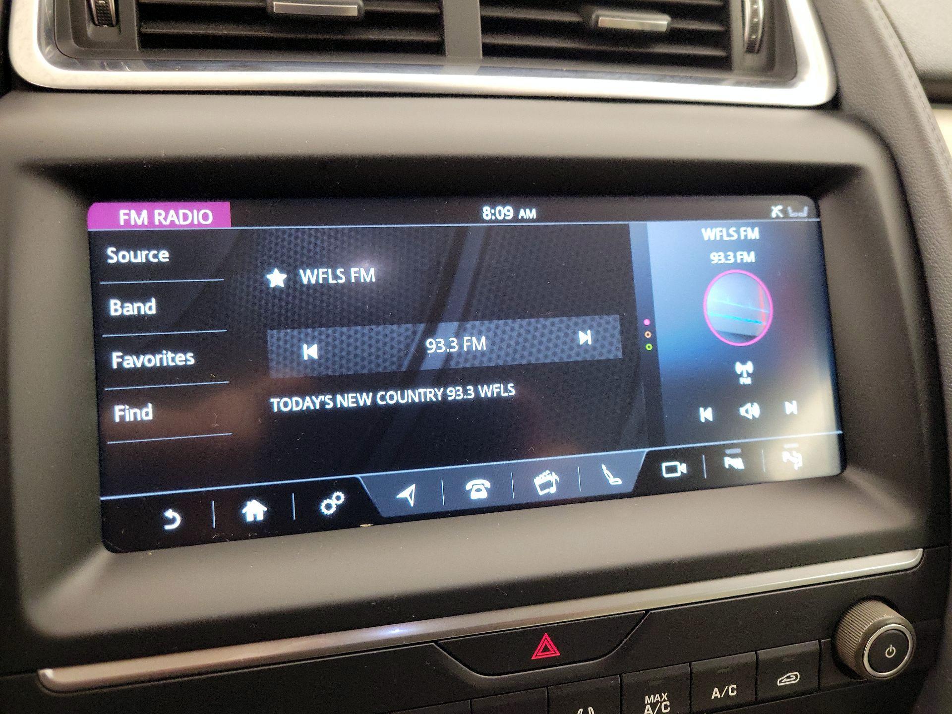 Thumbnail: 2019 Jaguar E-Pace - 15