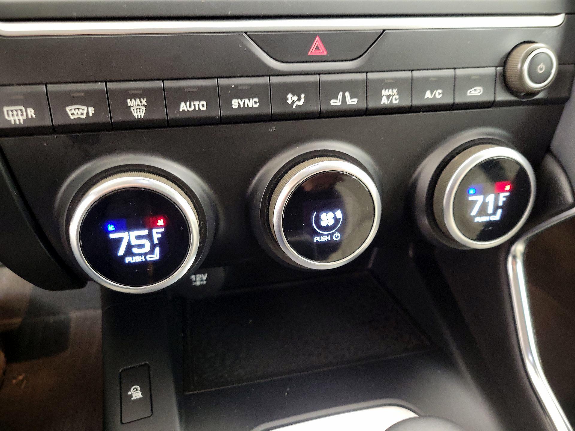 Thumbnail: 2019 Jaguar E-Pace - 16