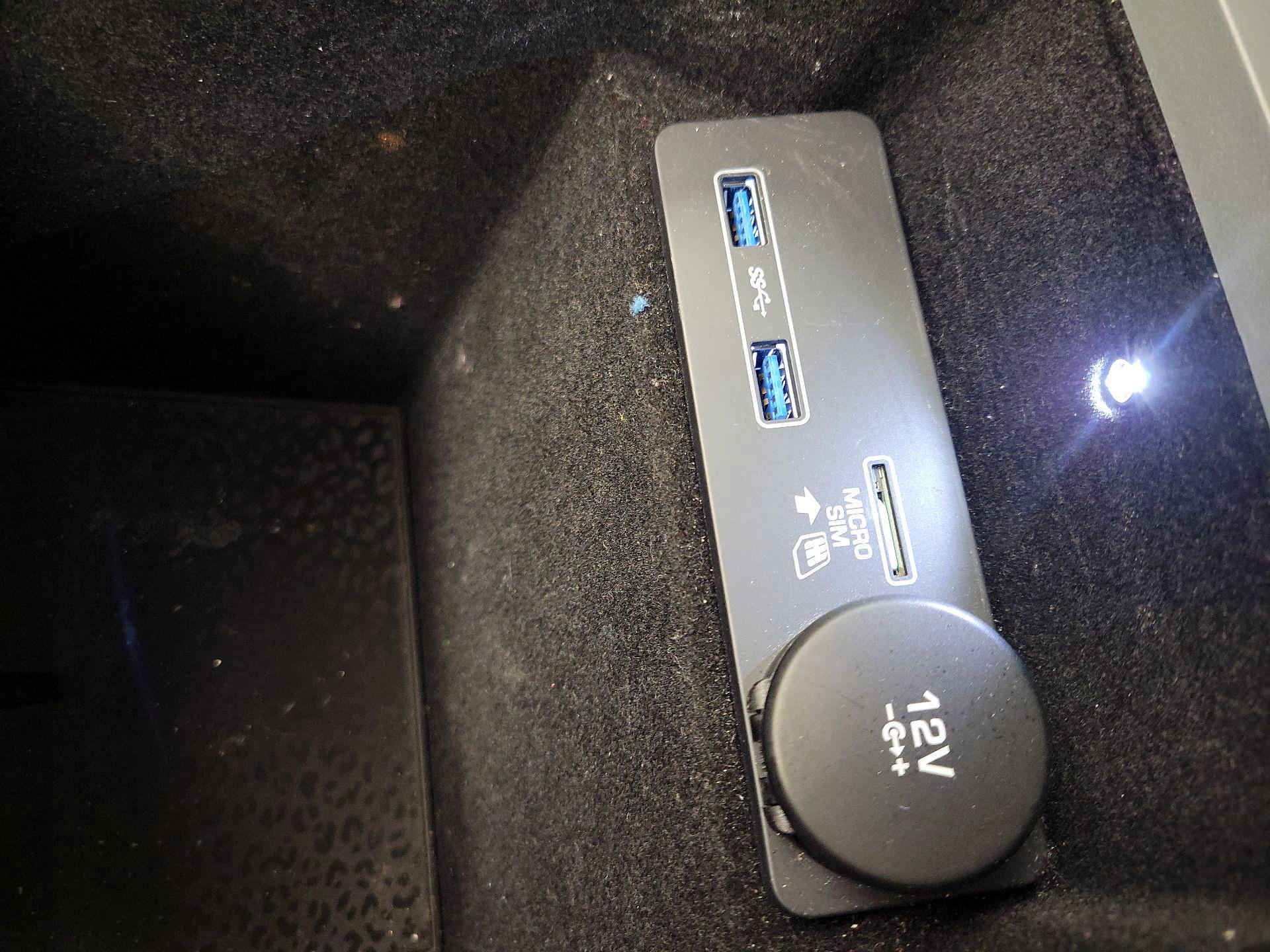 Thumbnail: 2019 Jaguar E-Pace - 18