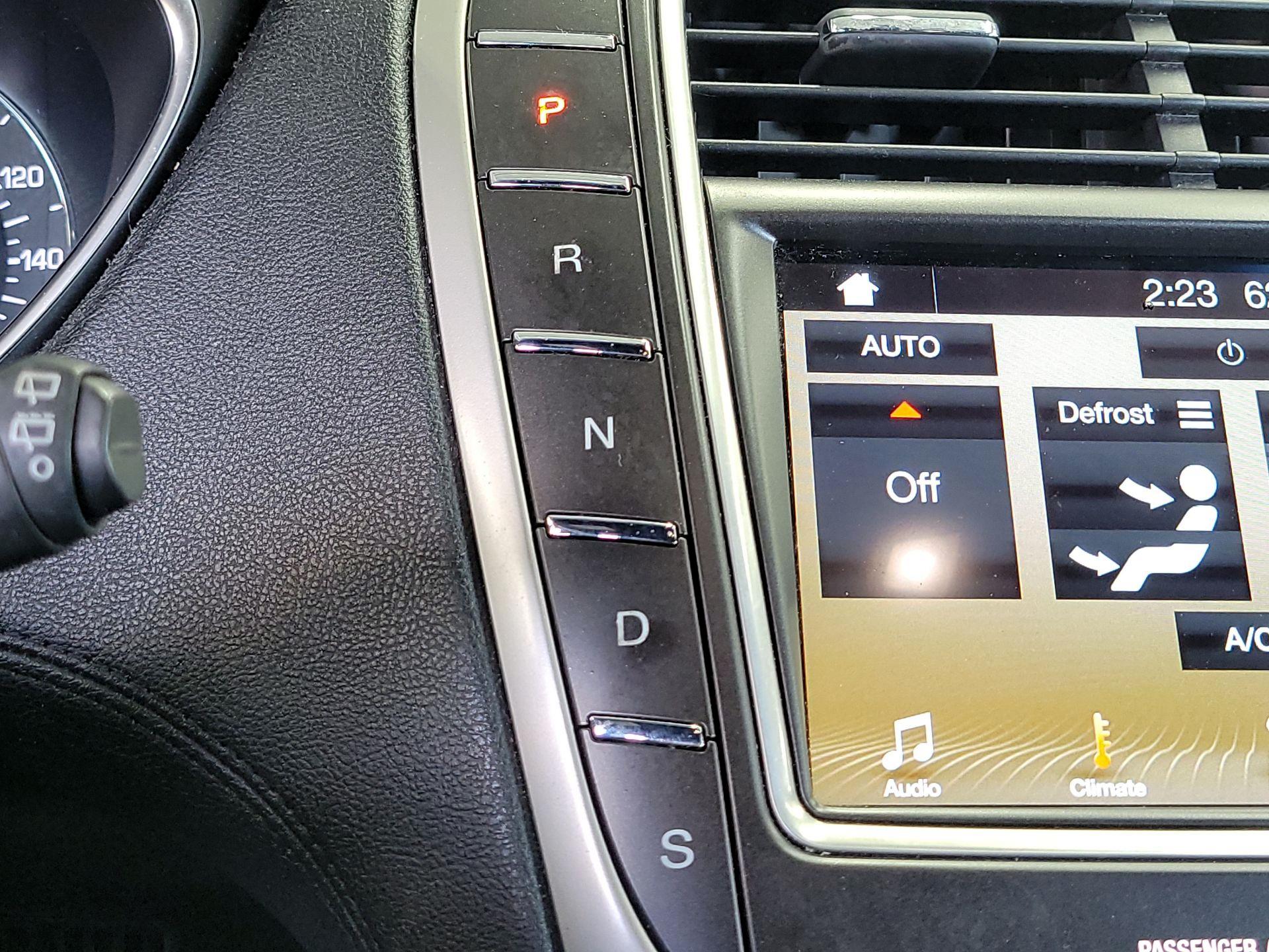 Thumbnail: 2017 Lincoln MKX - 17